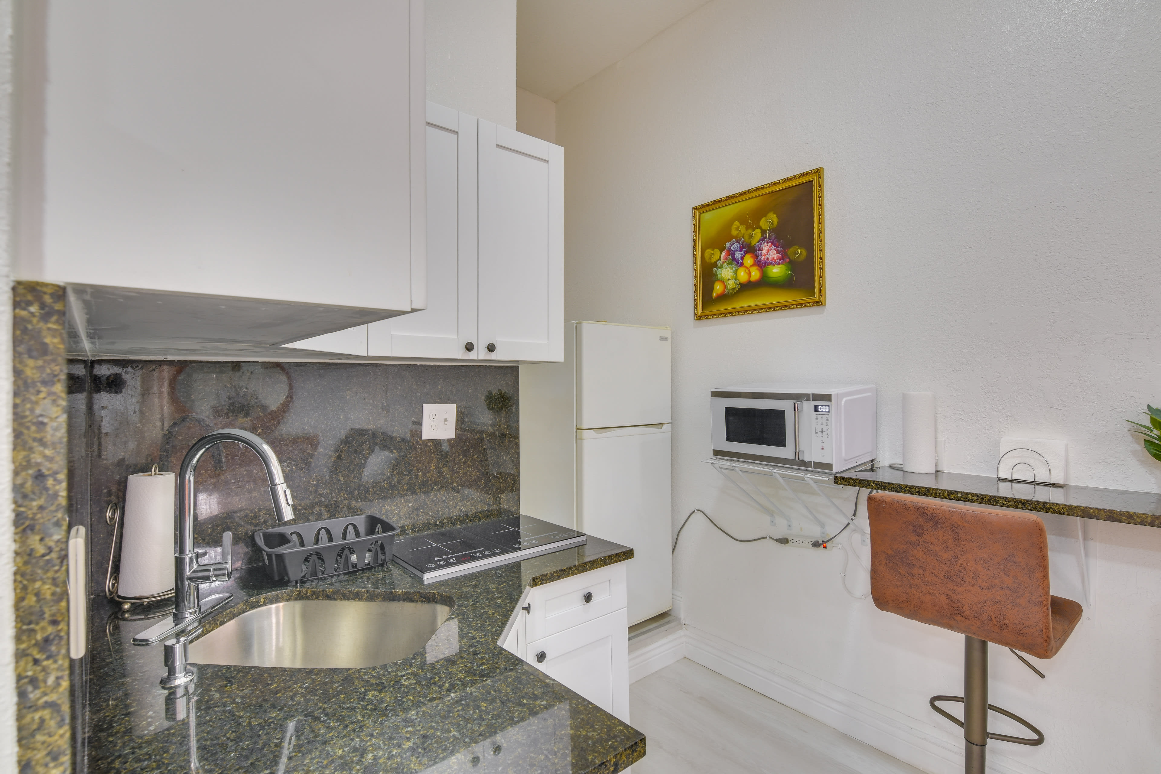 Kitchenette | Electric Cooktop | Trash Bags & Paper Towels Provided