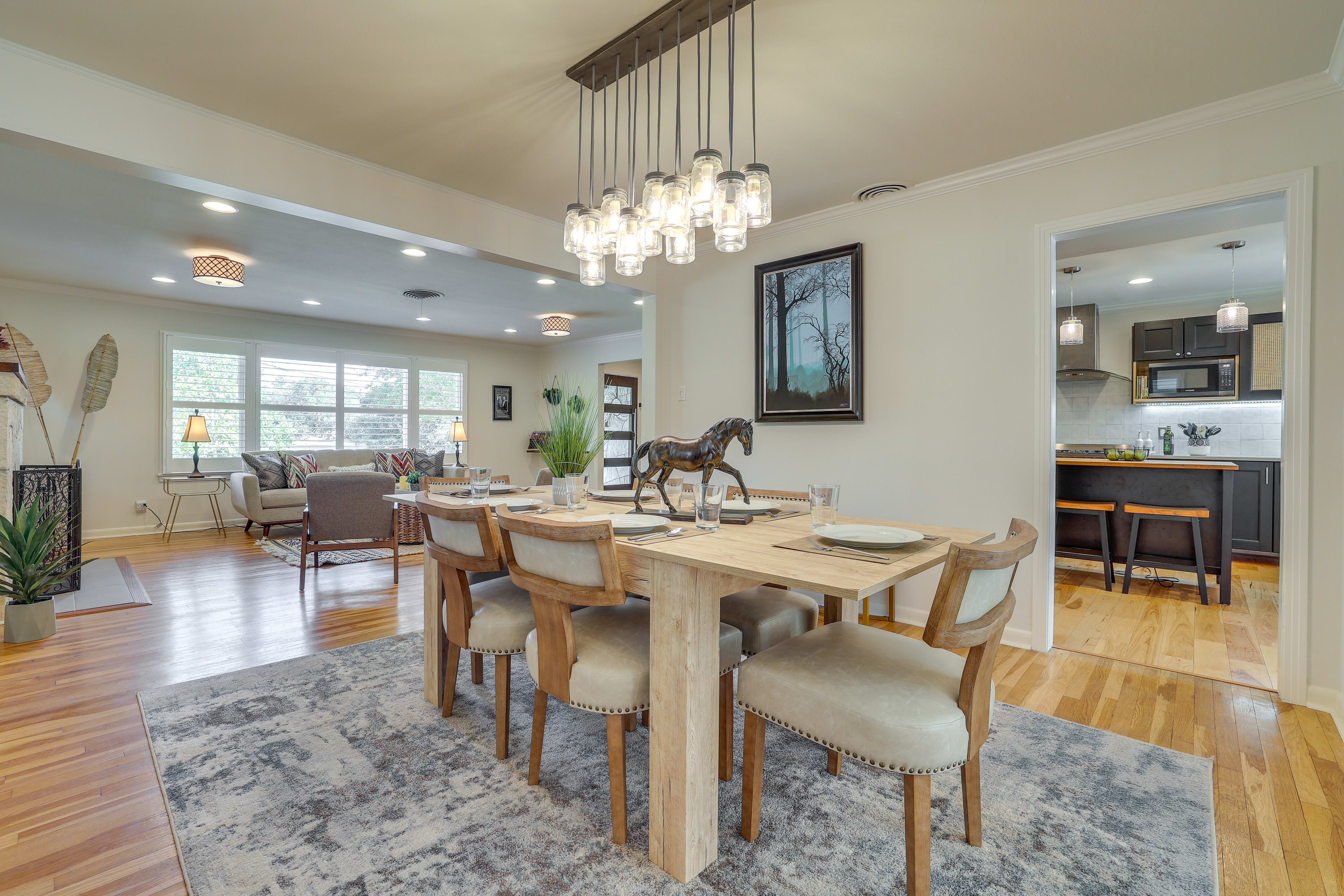 Dining Area | Dishware & Flatware Provided