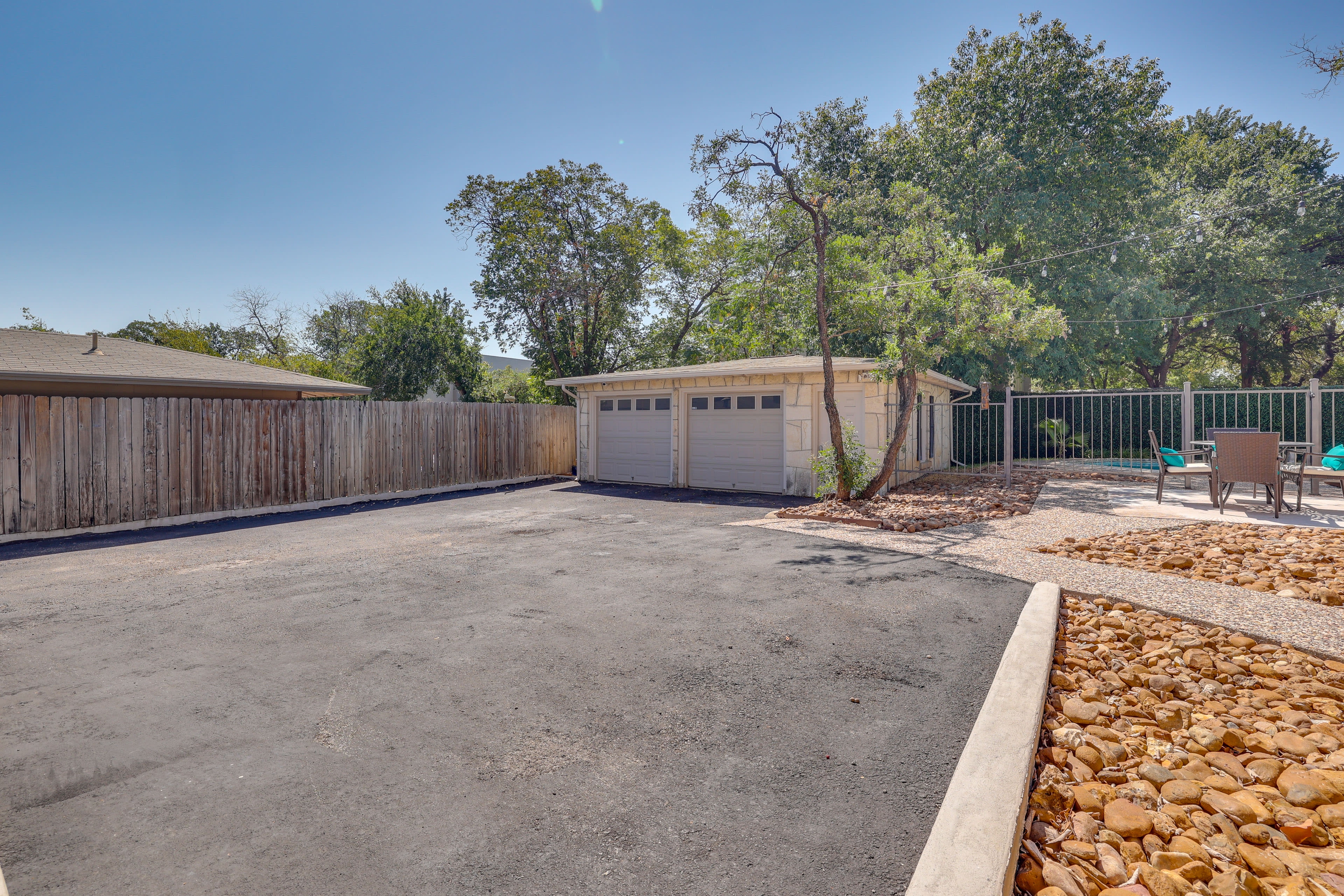 Parking | Gated Driveway (3 Vehicles)