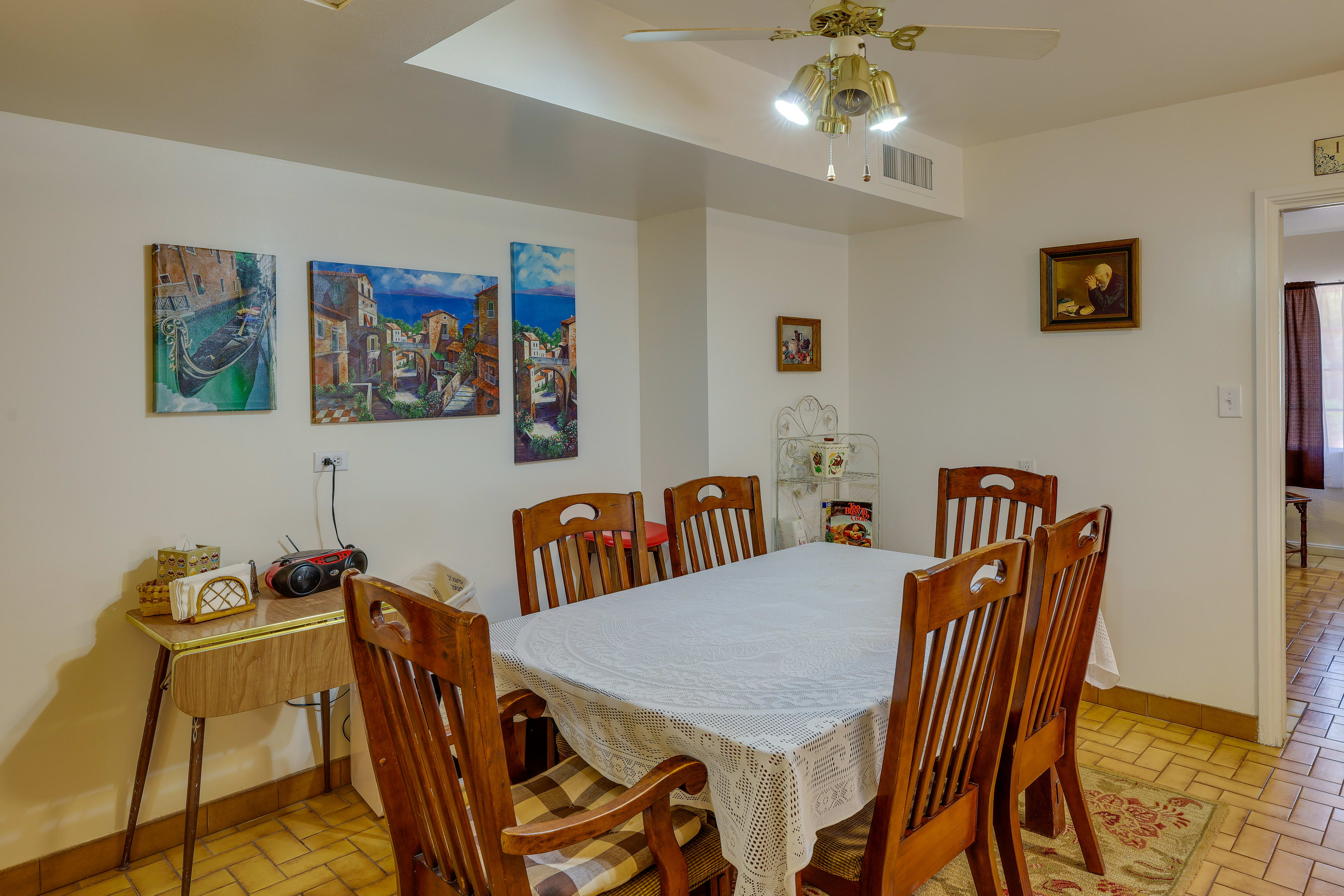 Dining Room | Dishware & Flatware Provided