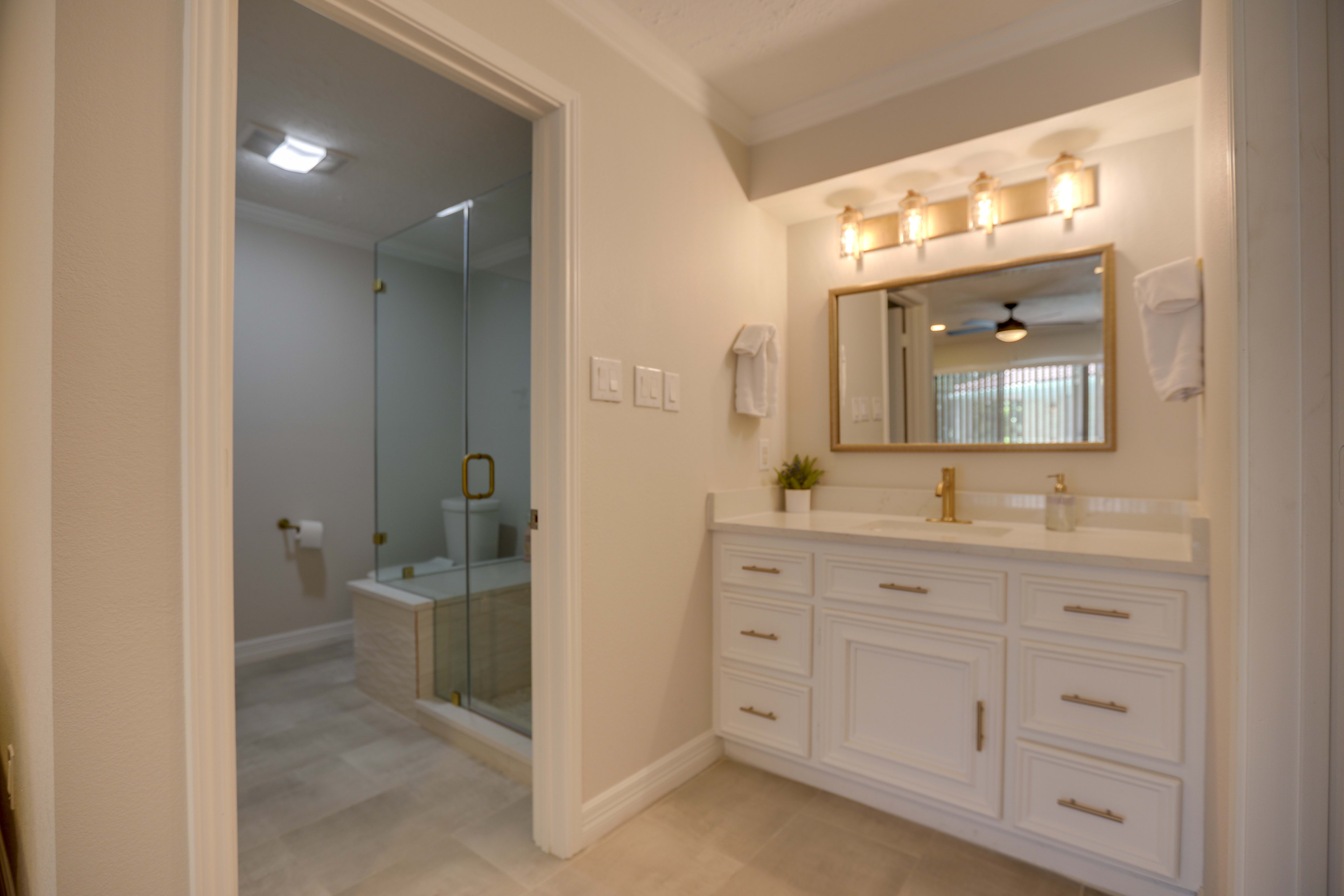 En-Suite Bathroom | 1st Floor | Complimentary Toiletries