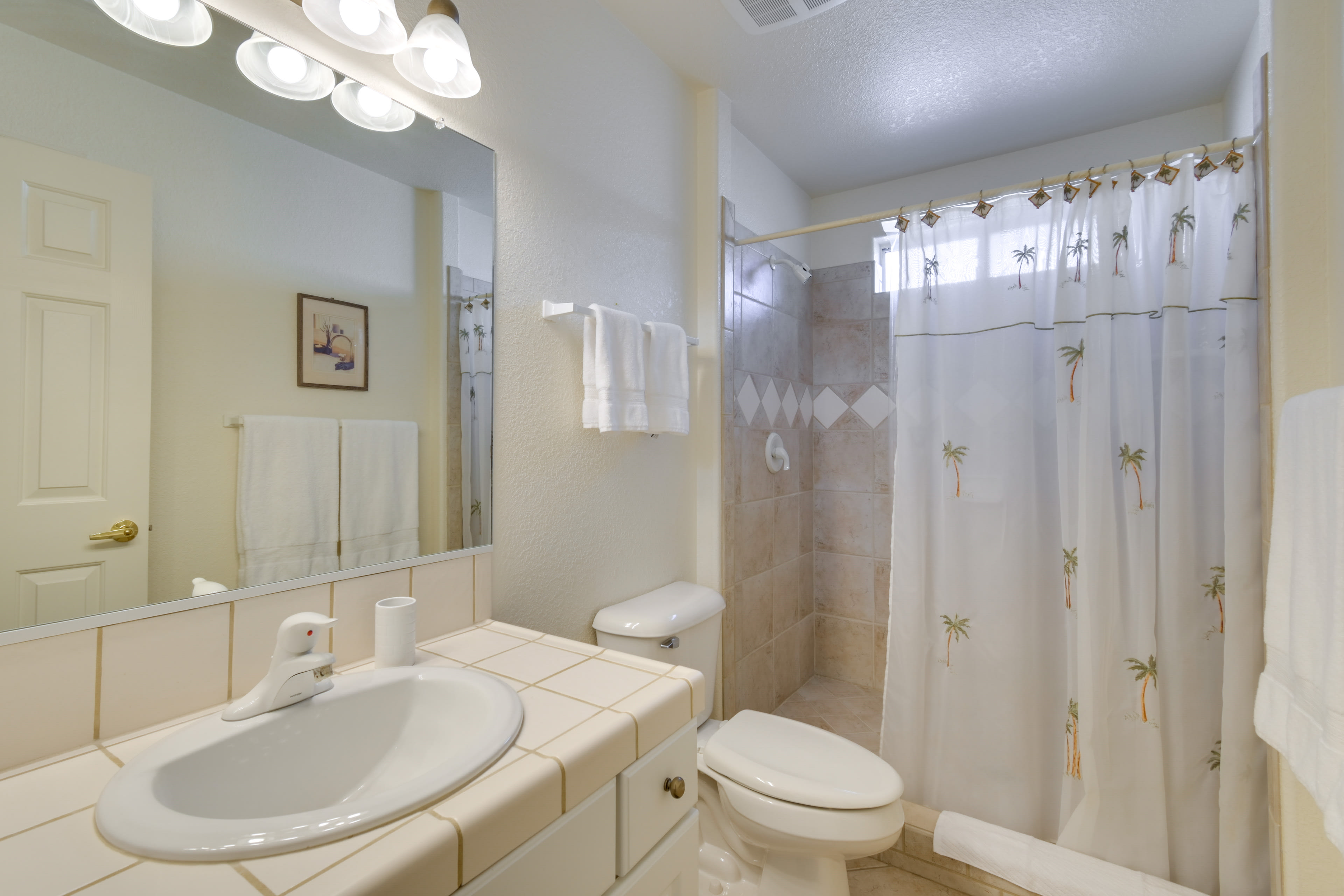 Full Bathroom | Complimentary Toiletries