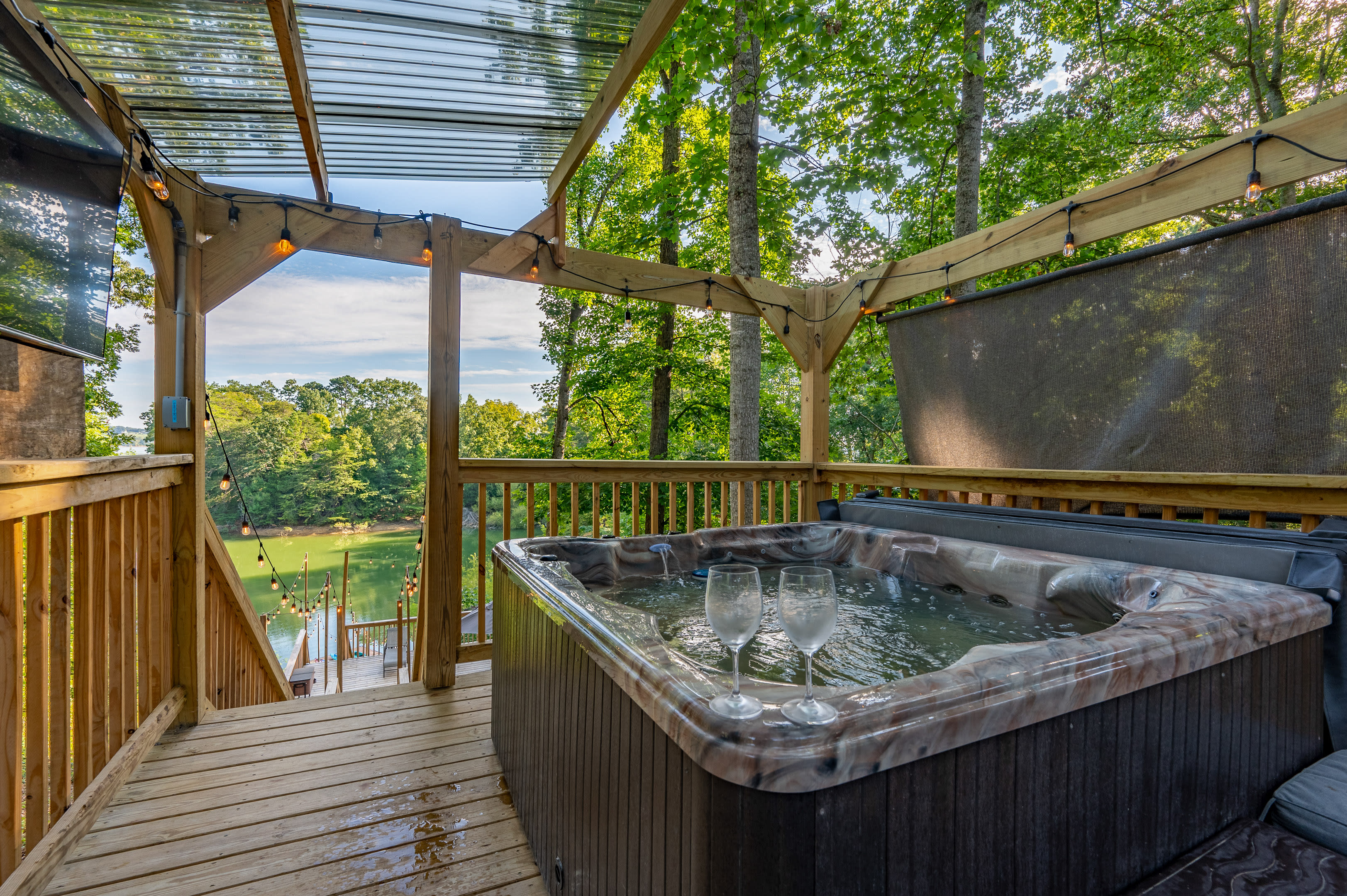 Private Hot Tub | On-Site Lake Access | Kayaks