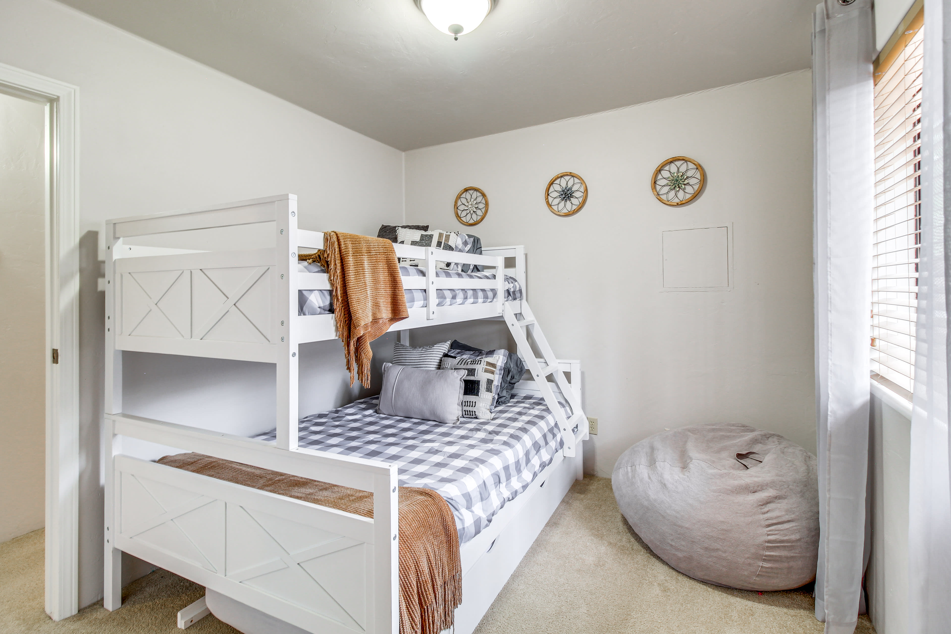 Bedroom 3 | Twin/Full Bunk Bed w/ Twin Trundle