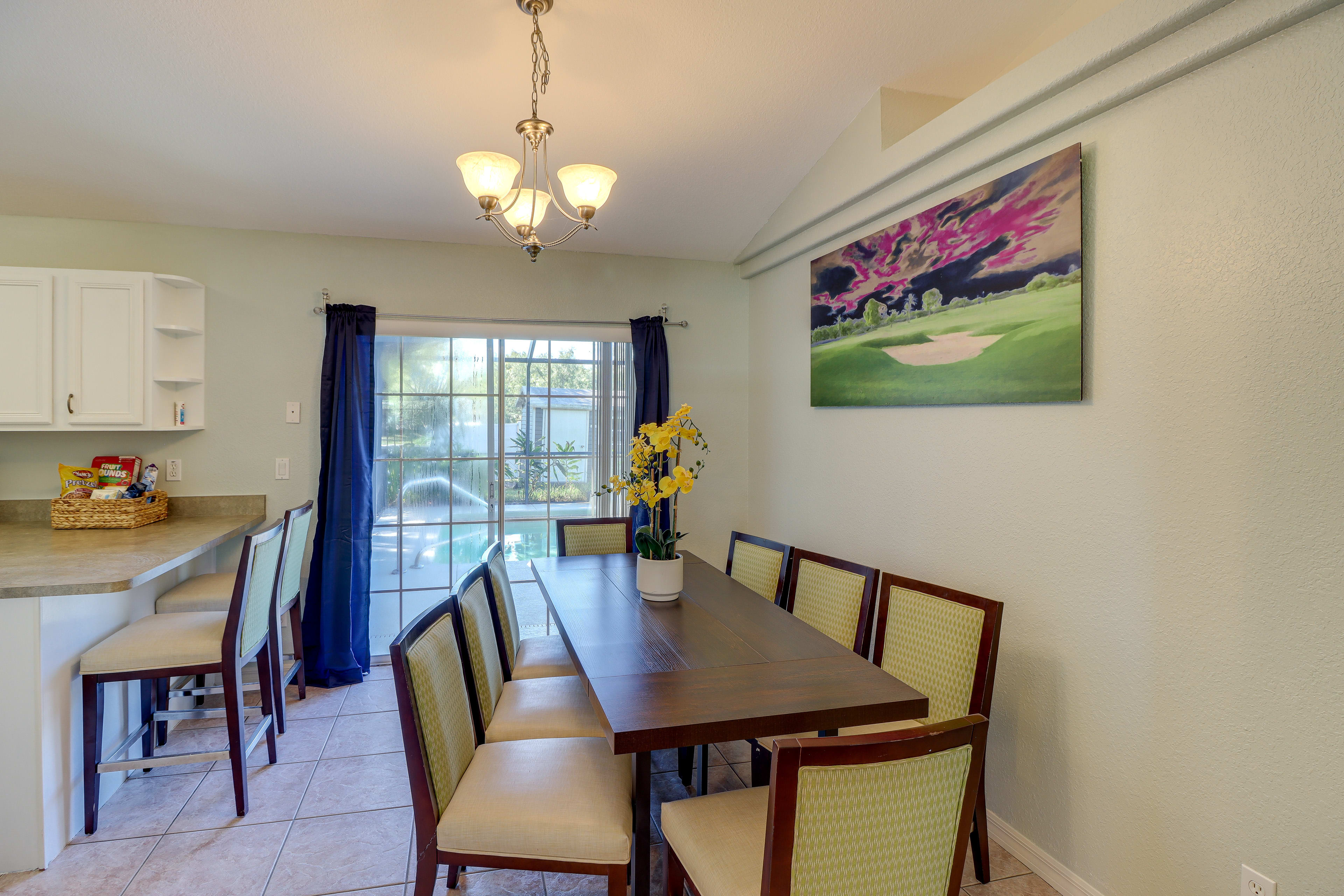 Dining Area | Dishware & Flatware Provided