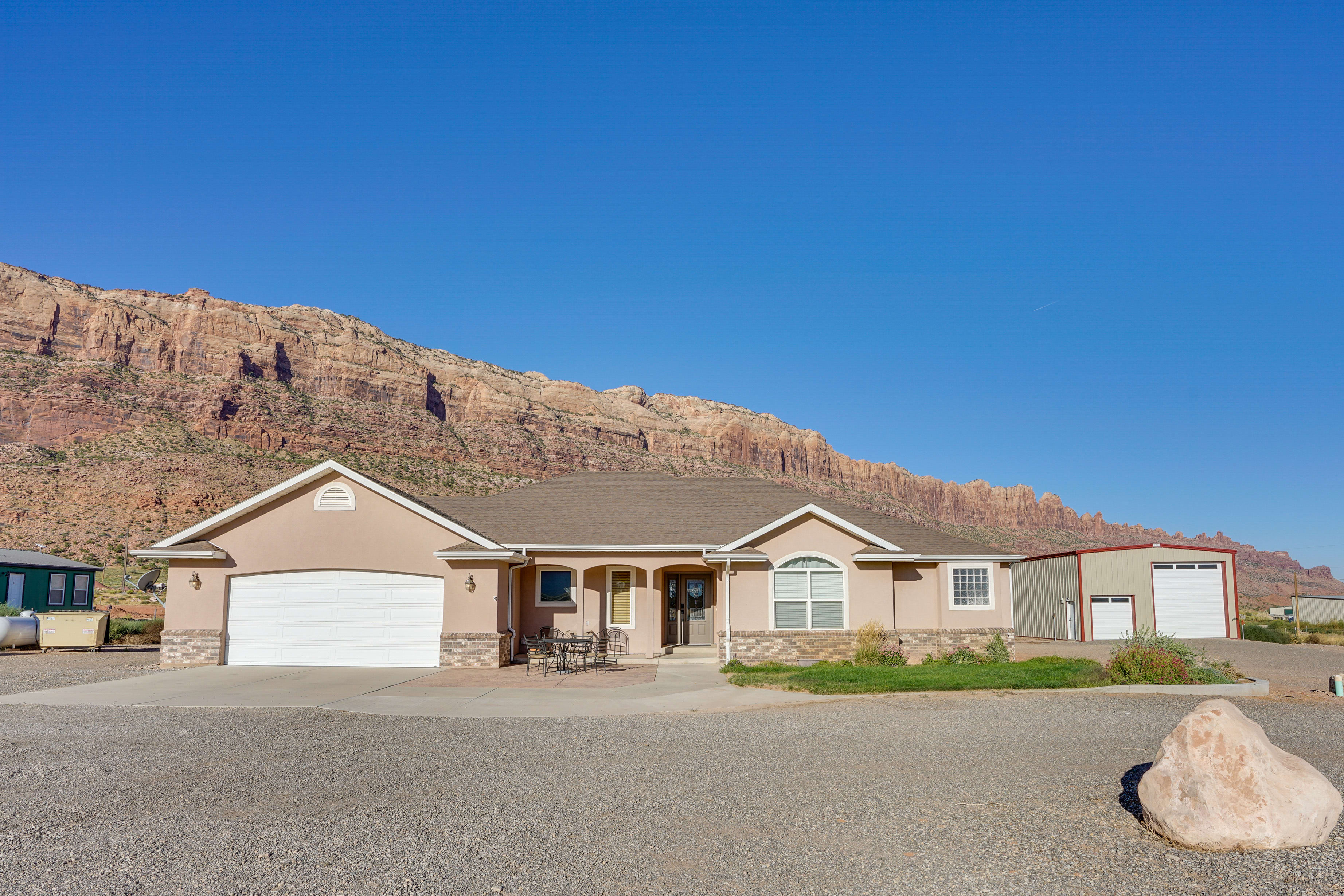 Moab Vacation Rental | 5BR | 5.5BA | 2 Steps Required | 3,200 Sq Ft