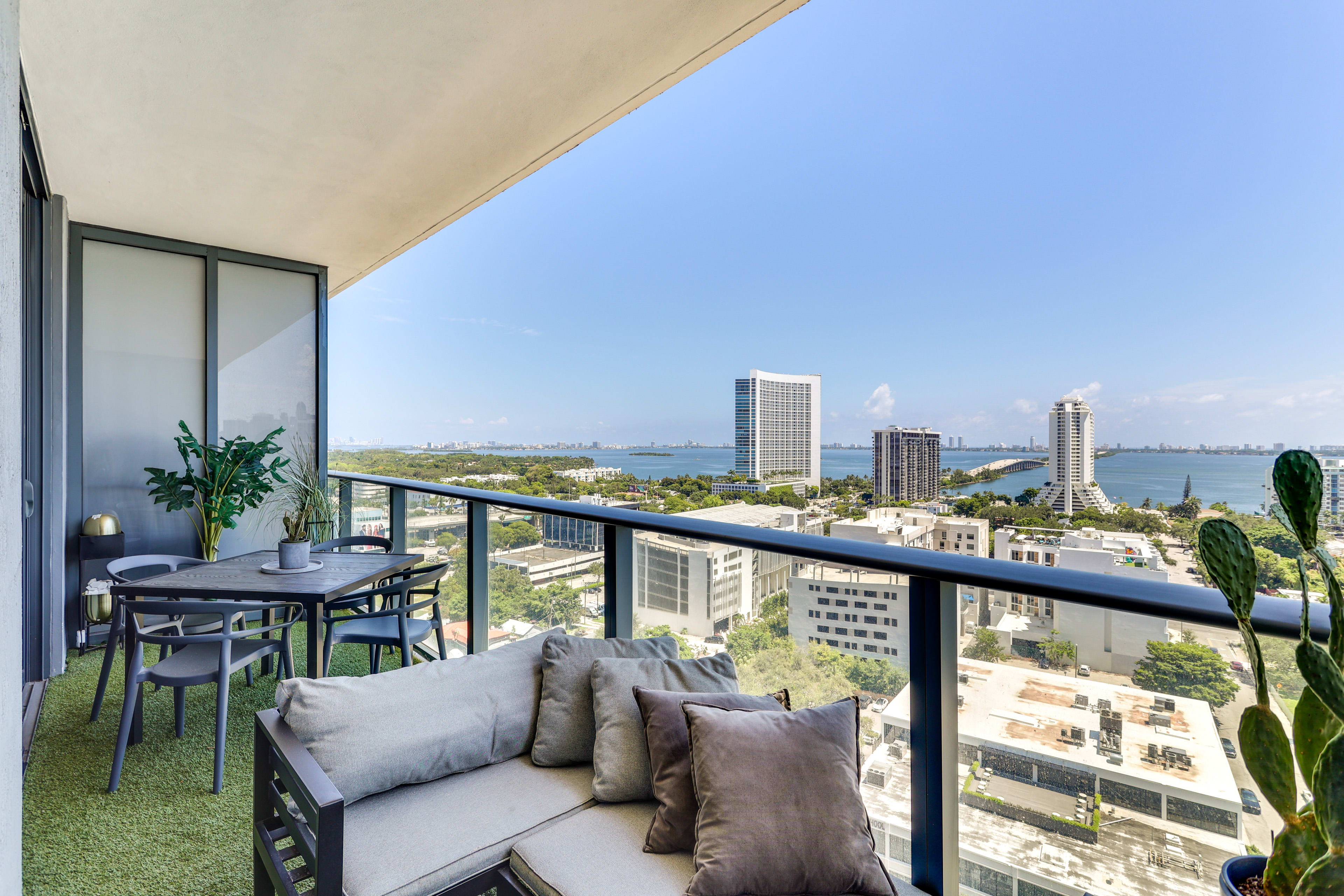 Private Balcony | Outdoor Dining