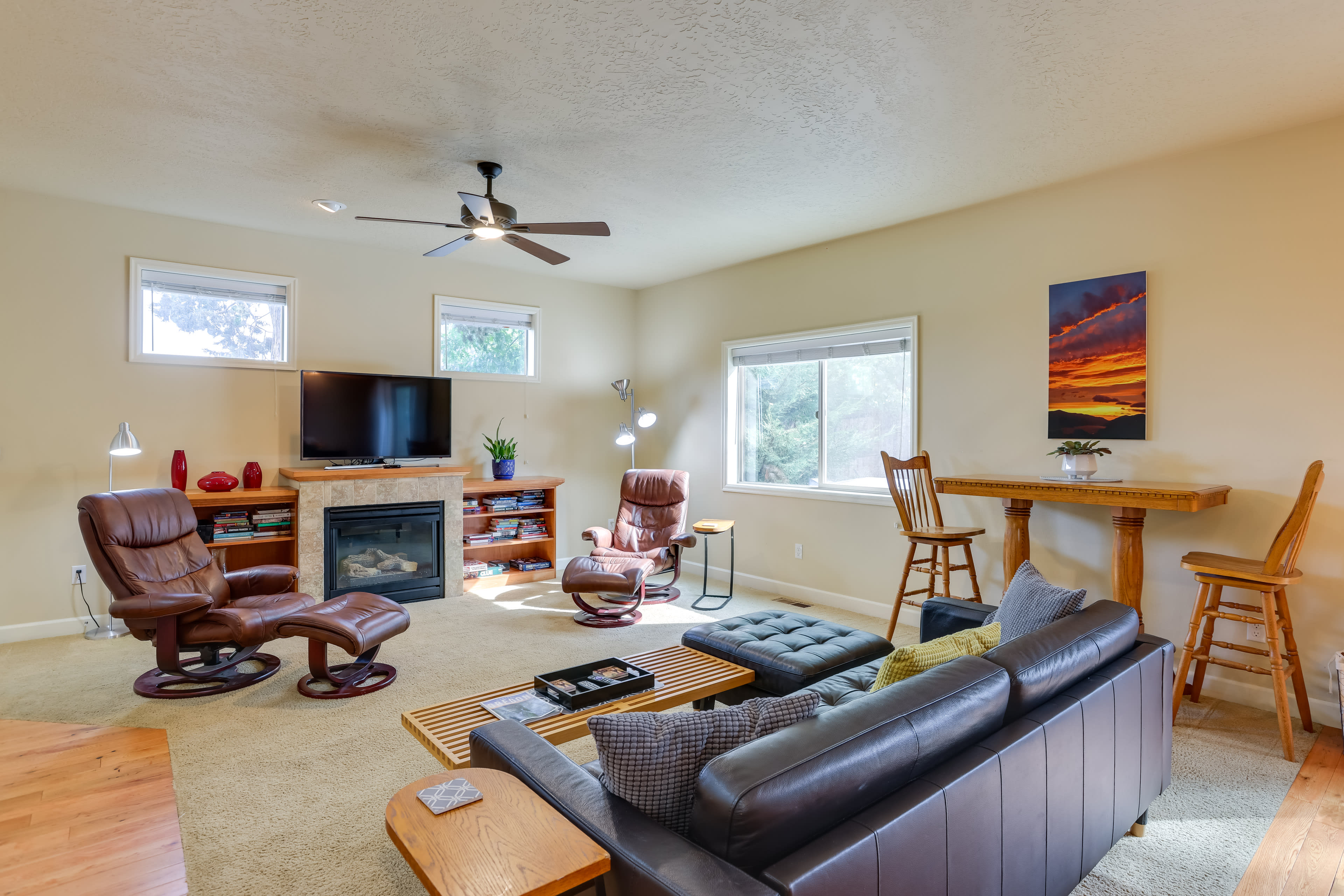 Living Room | Gas Fireplace | Smart TV