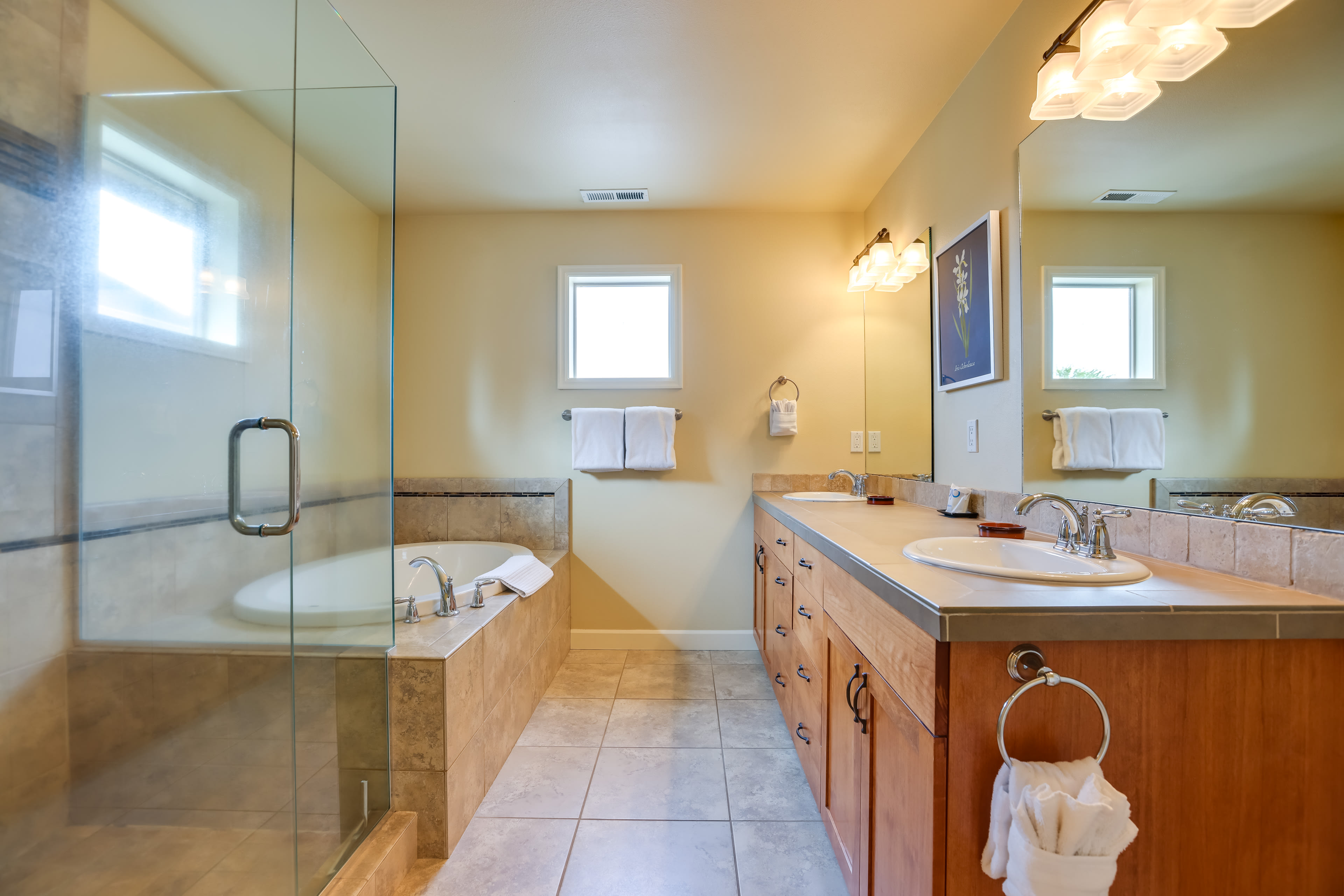 Full Bathroom | Complimentary Toiletries