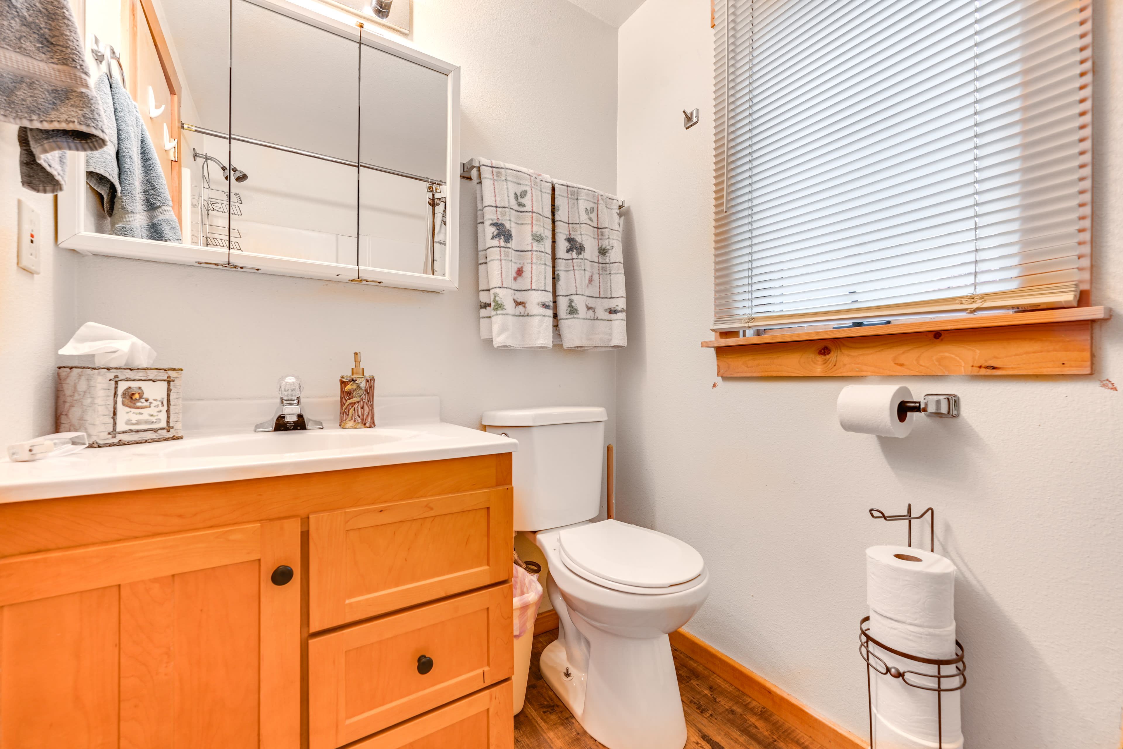 Full Bathroom | Complimentary Toiletries | Towels Provided | 1st Floor