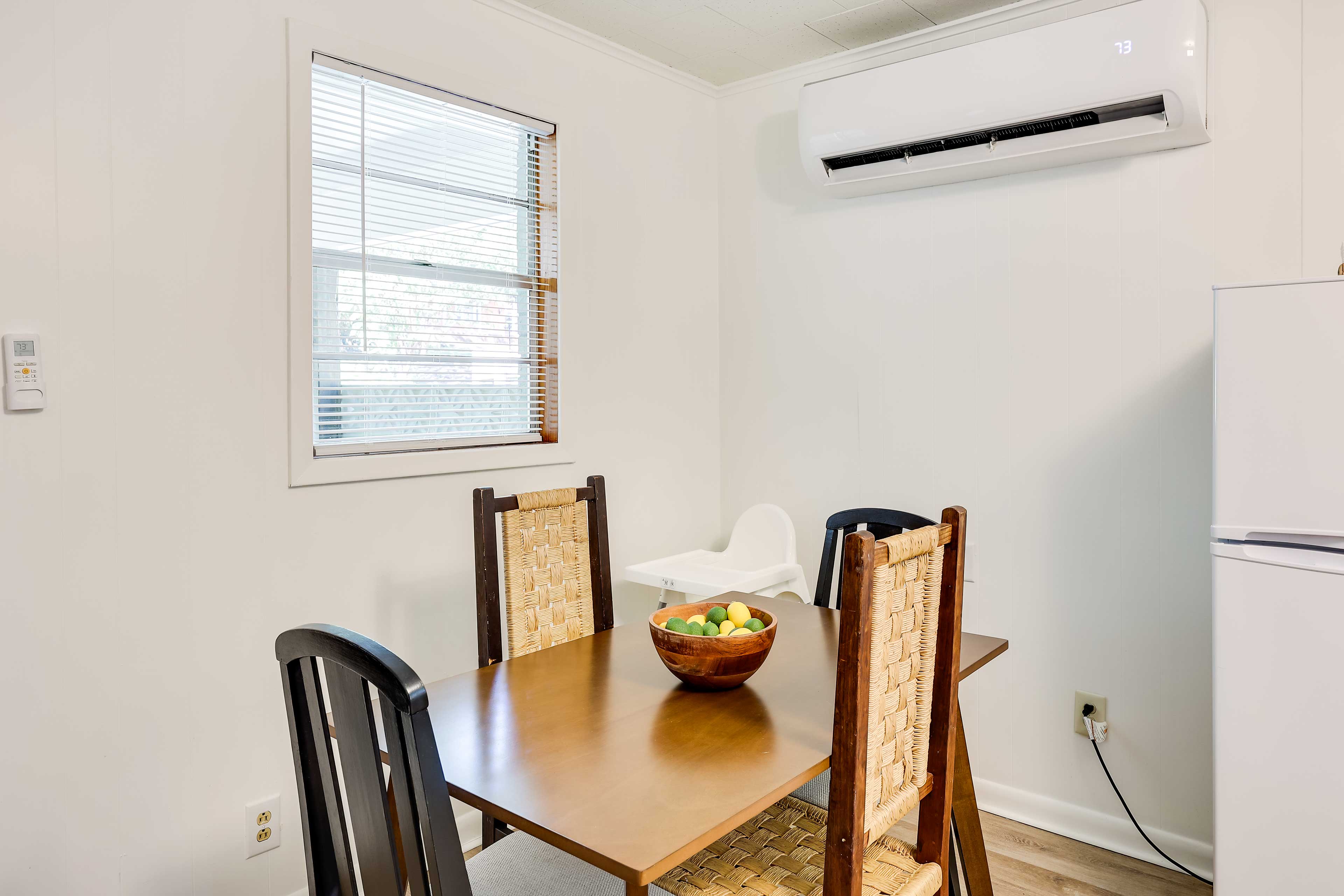 Dining Area | Dishware/Flatware