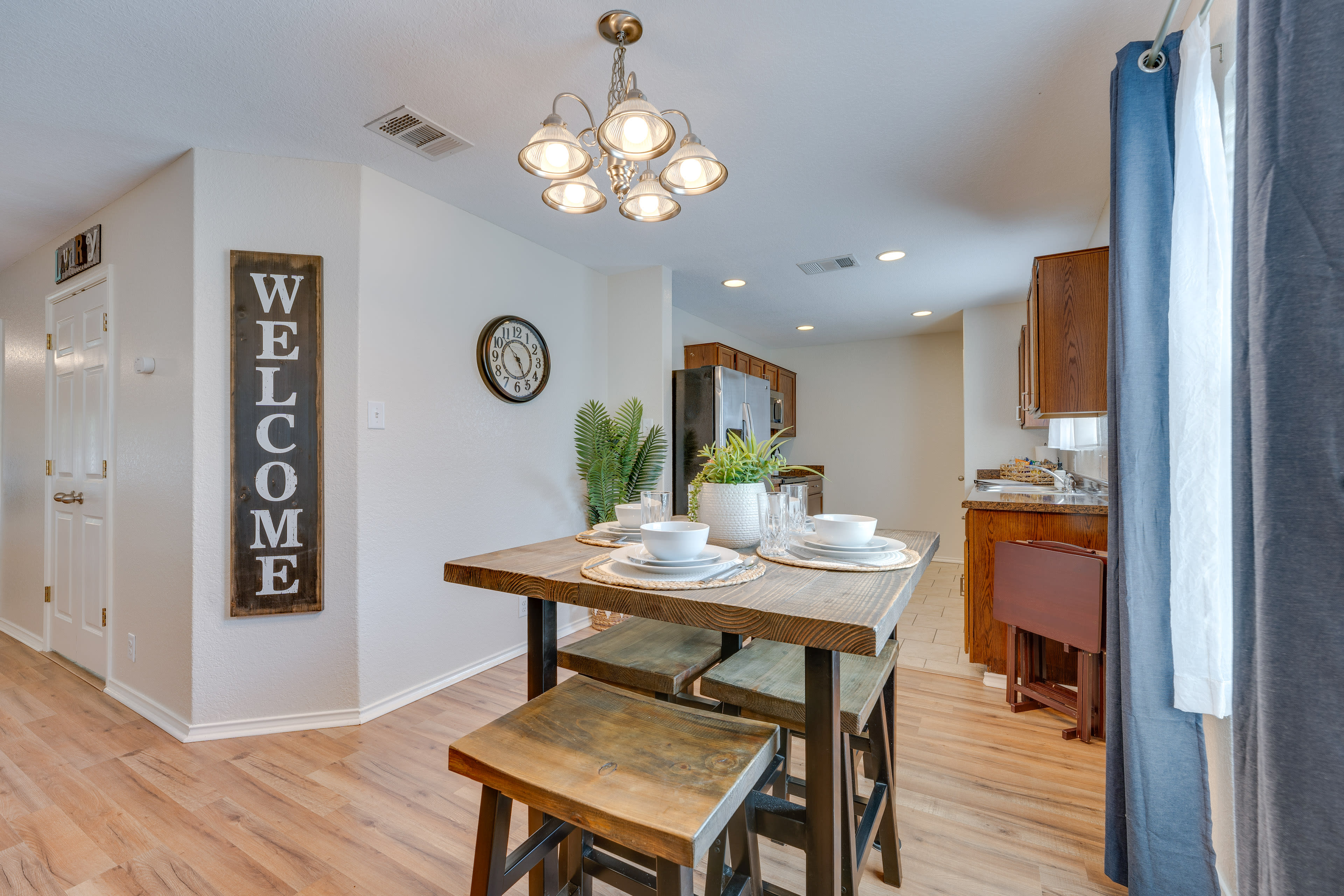 Dining Room | Dishware & Flatware Provided