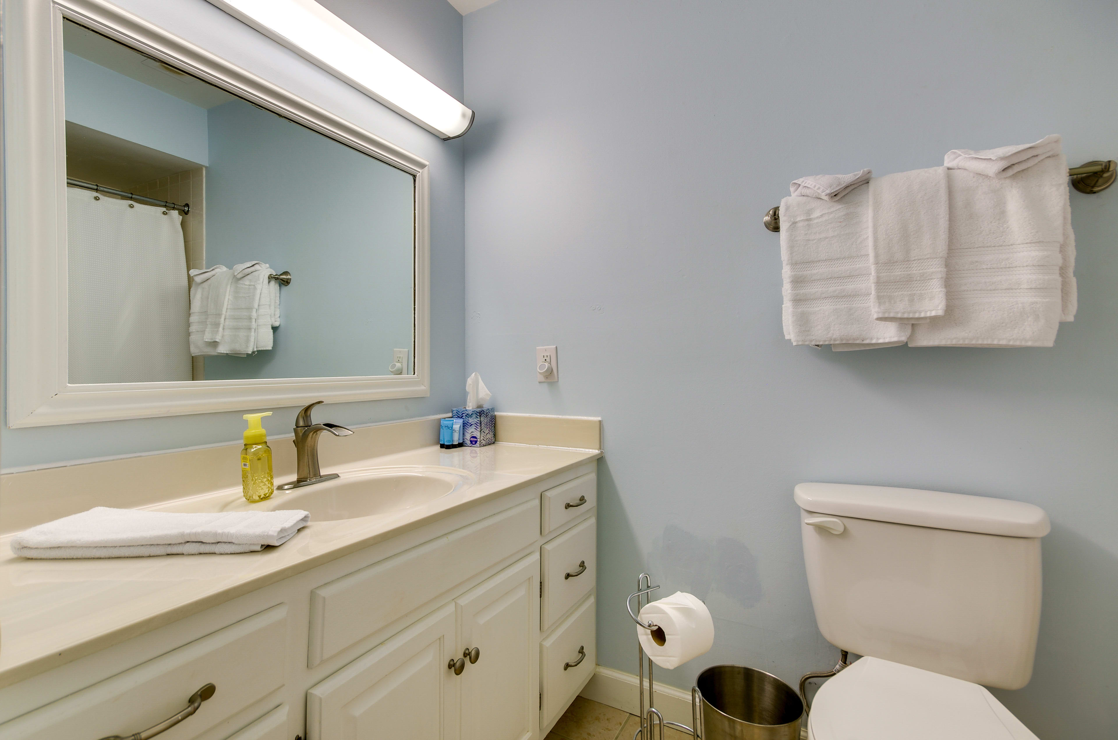 Full Bathroom | Complimentary Toiletries