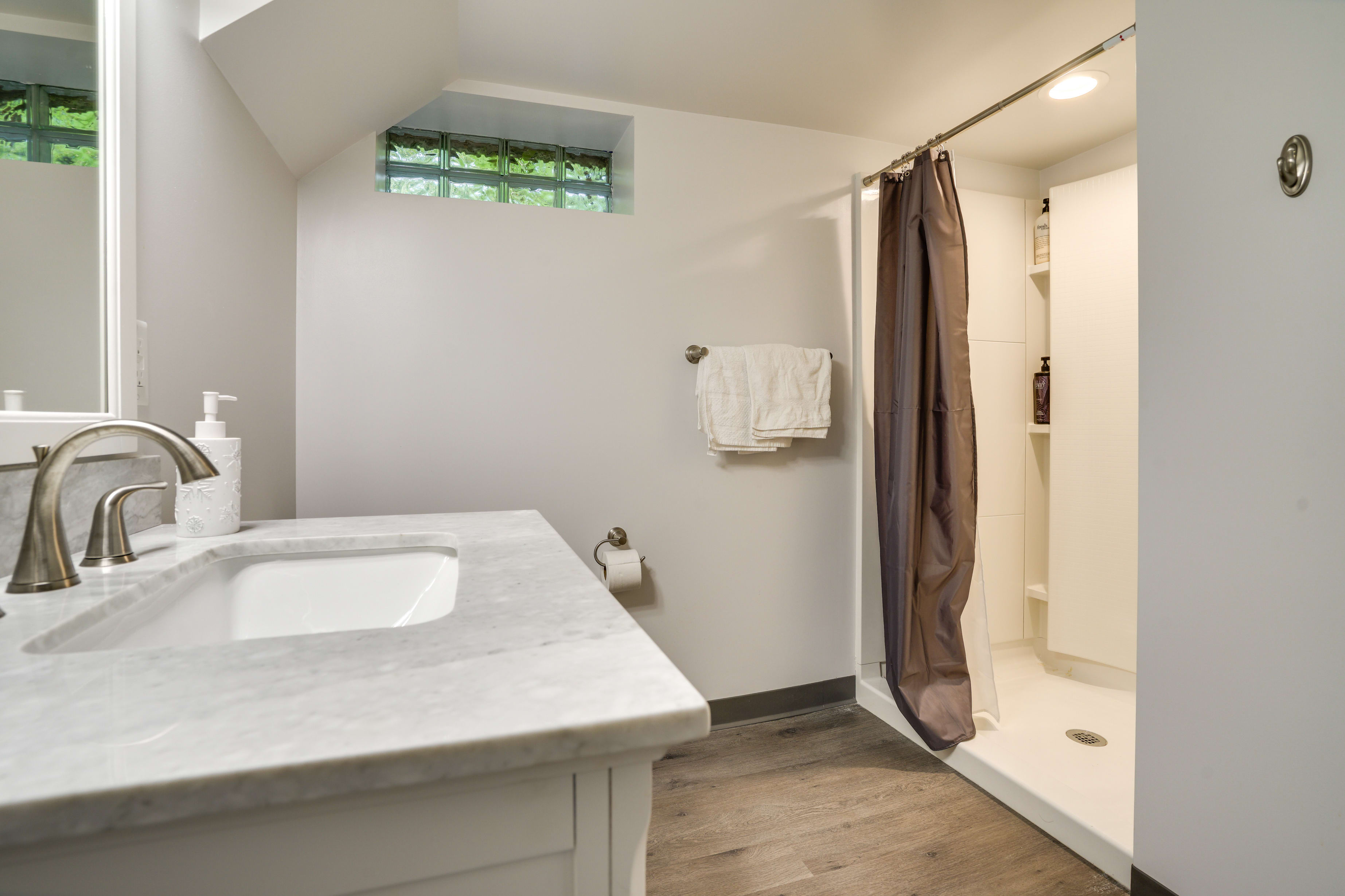 Full Bathroom | Basement | Towels Provided