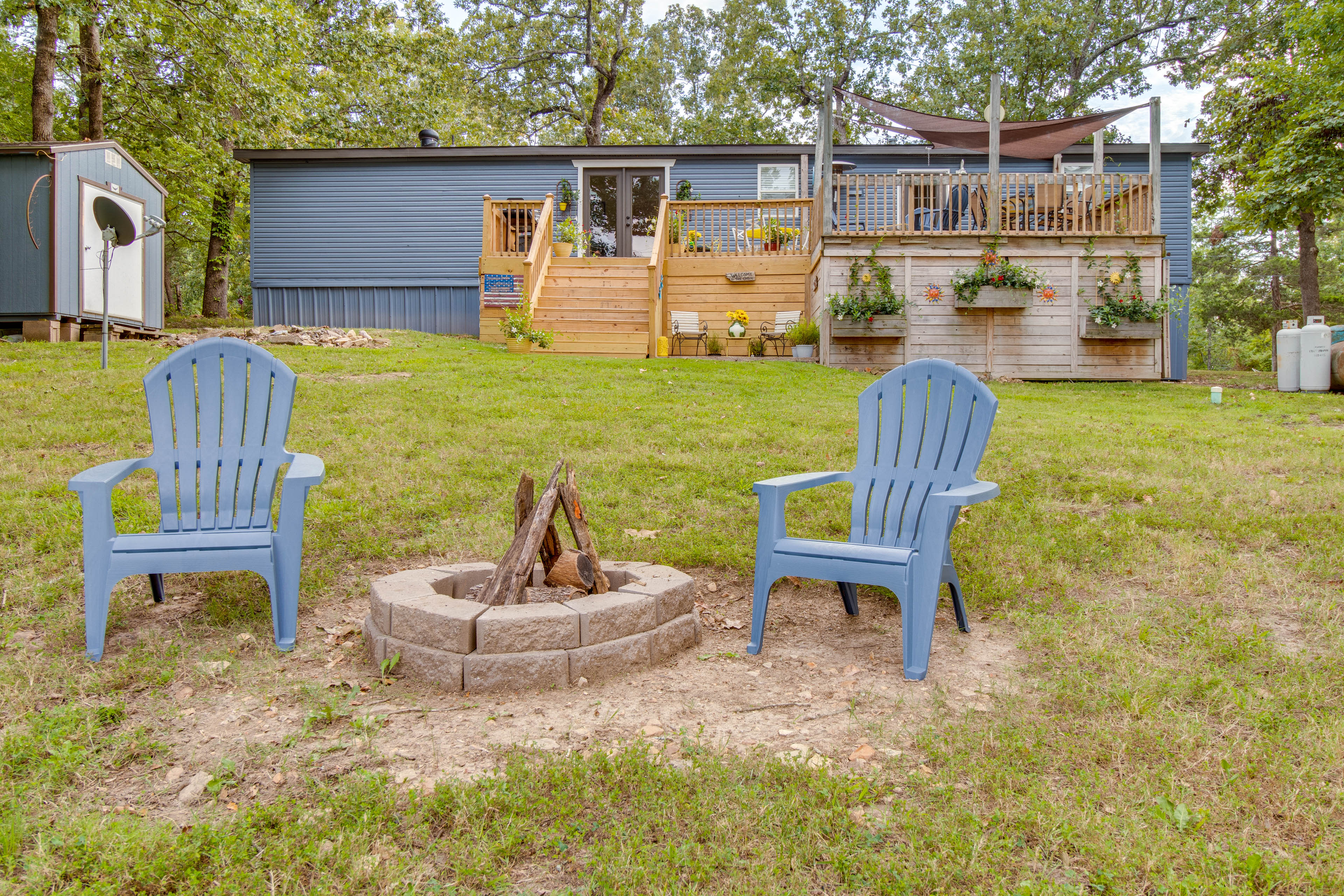 Private Yard | Fire Pit | Lake View