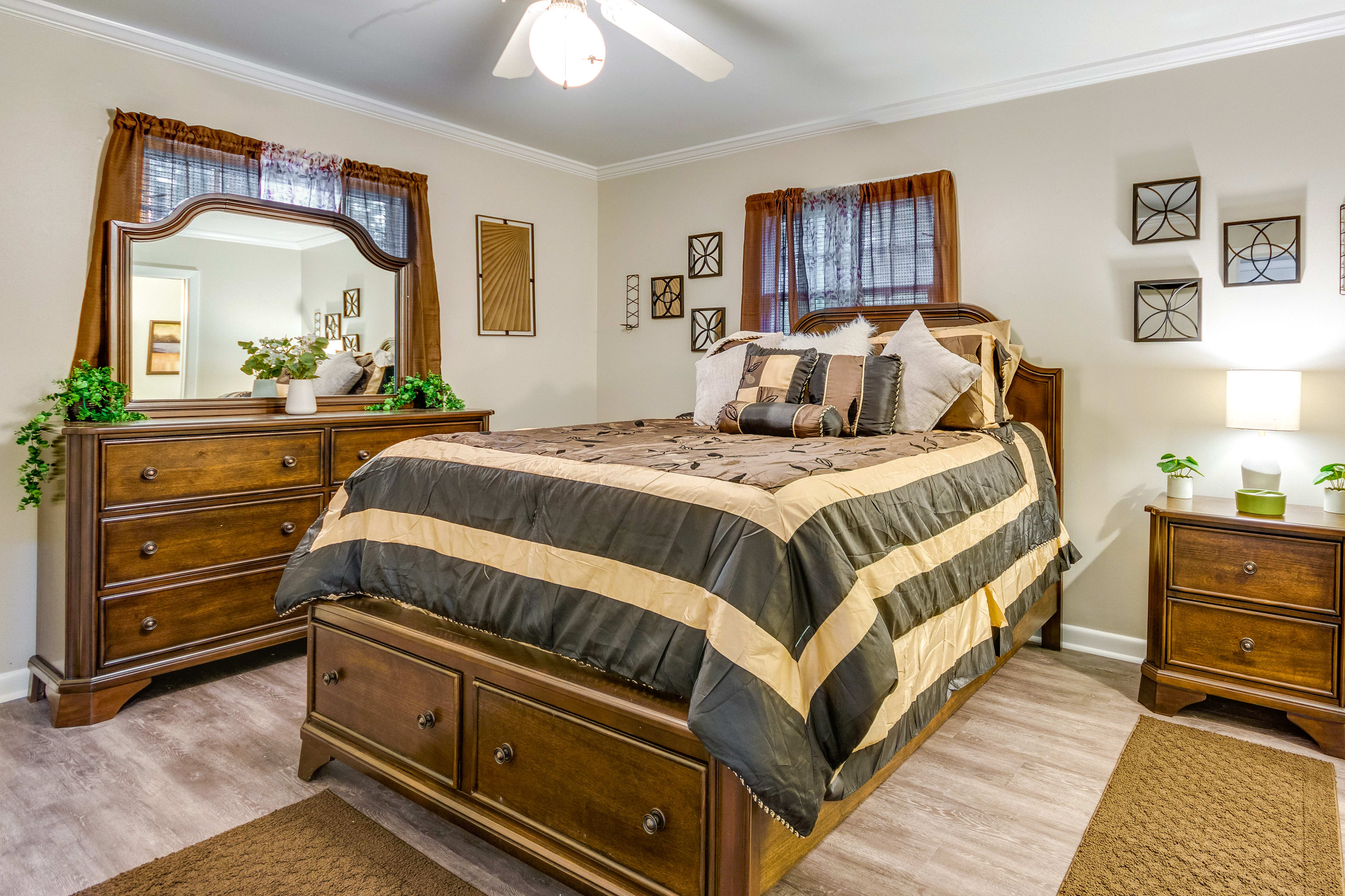 Bedroom 2 | Queen Bed | En-Suite Bathroom | Flat-Screen TV