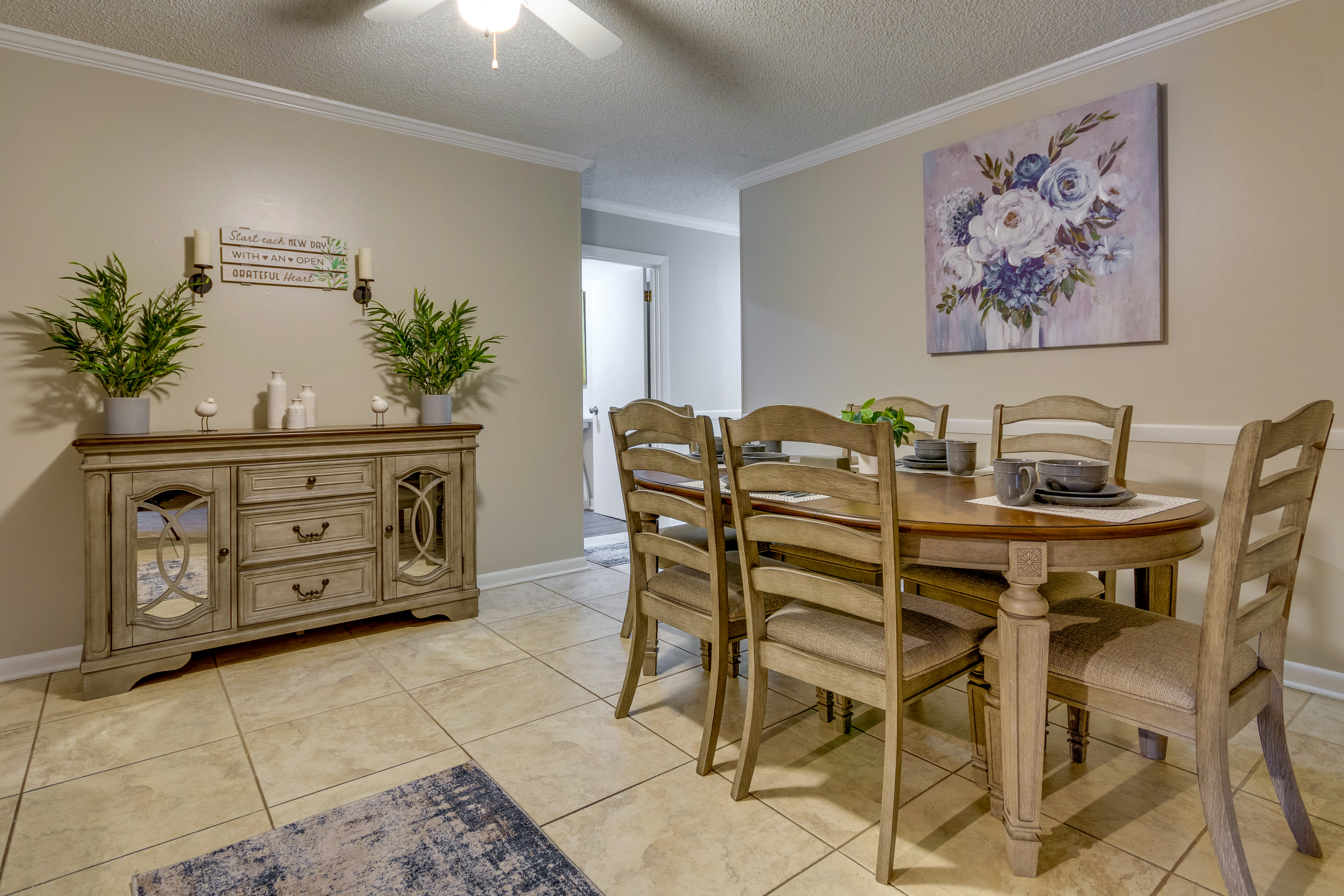 Dining Area | Dishware/Flatware Provided