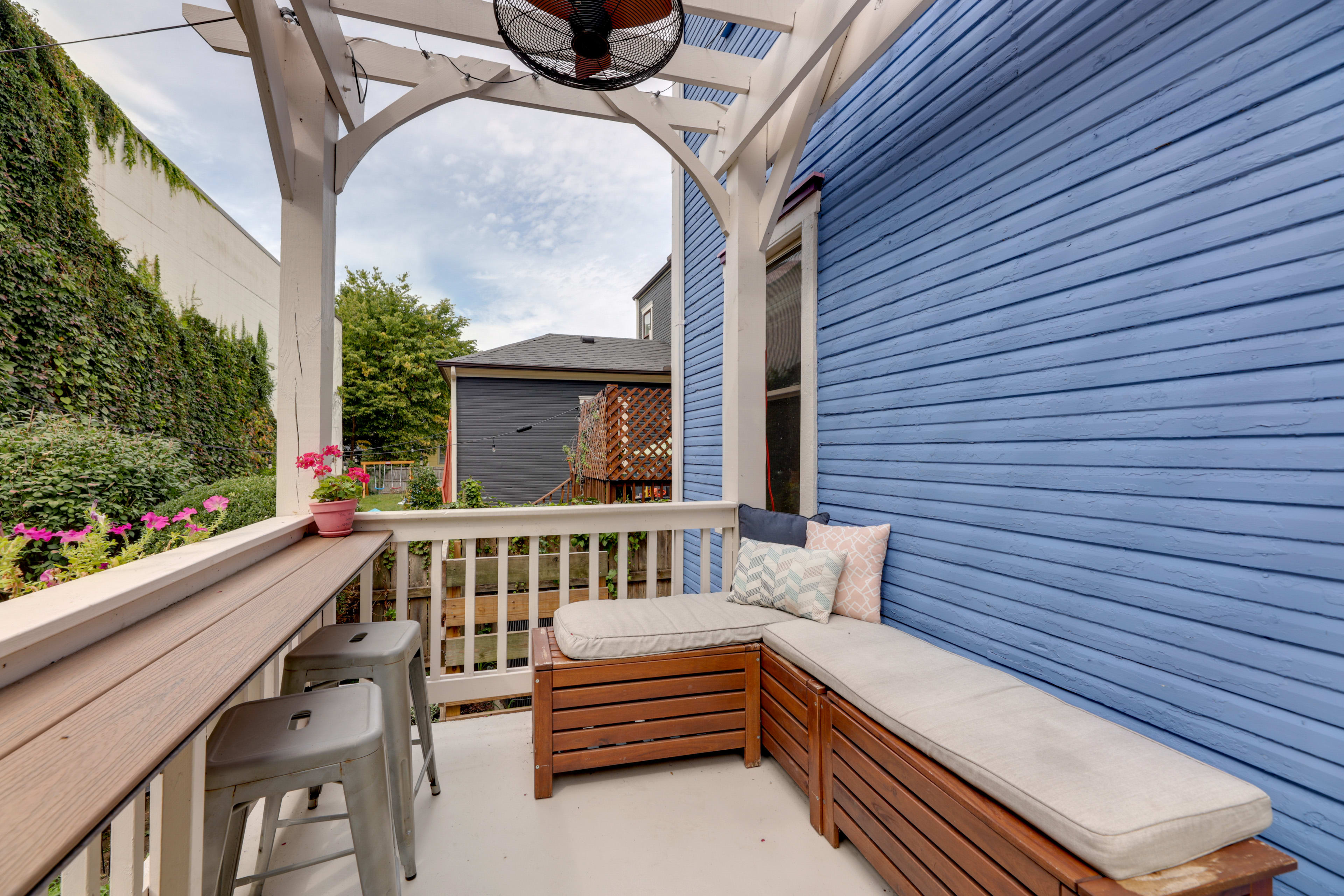 Deck | Dining Area