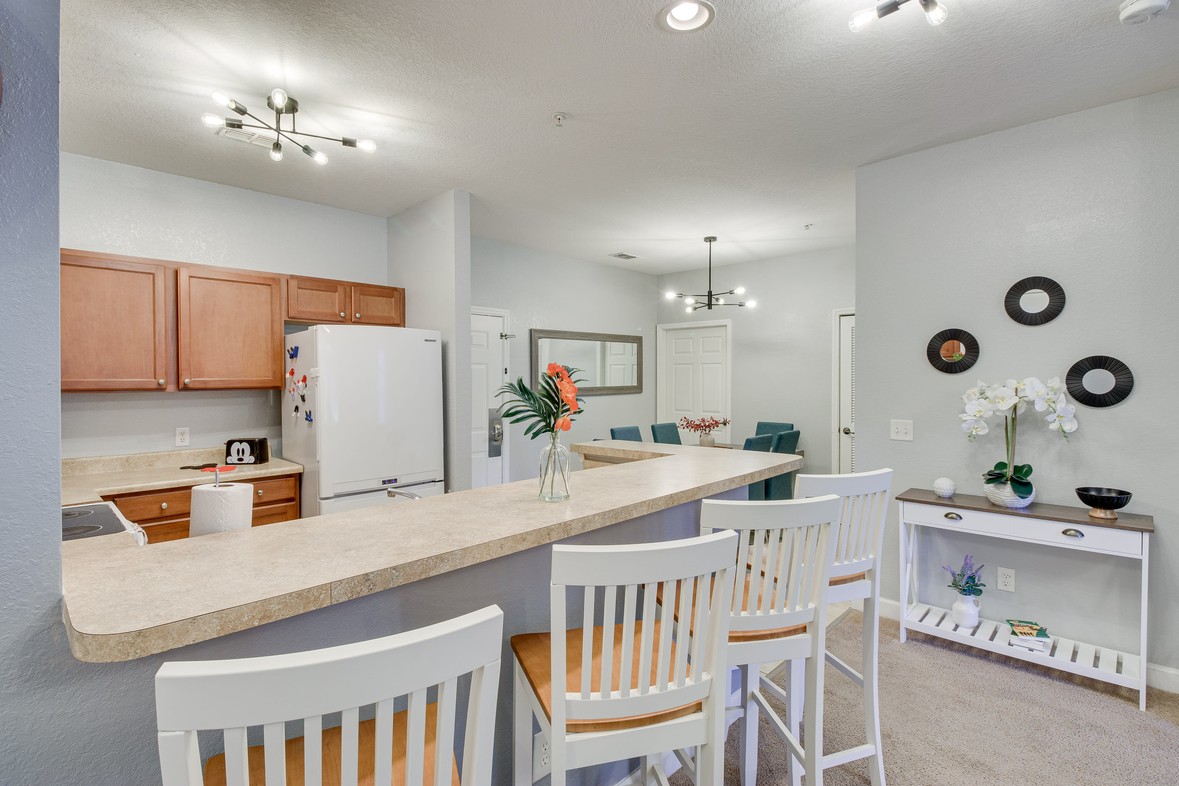 Kitchen | Breakfast Bar | Dishwasher | Coffee Maker