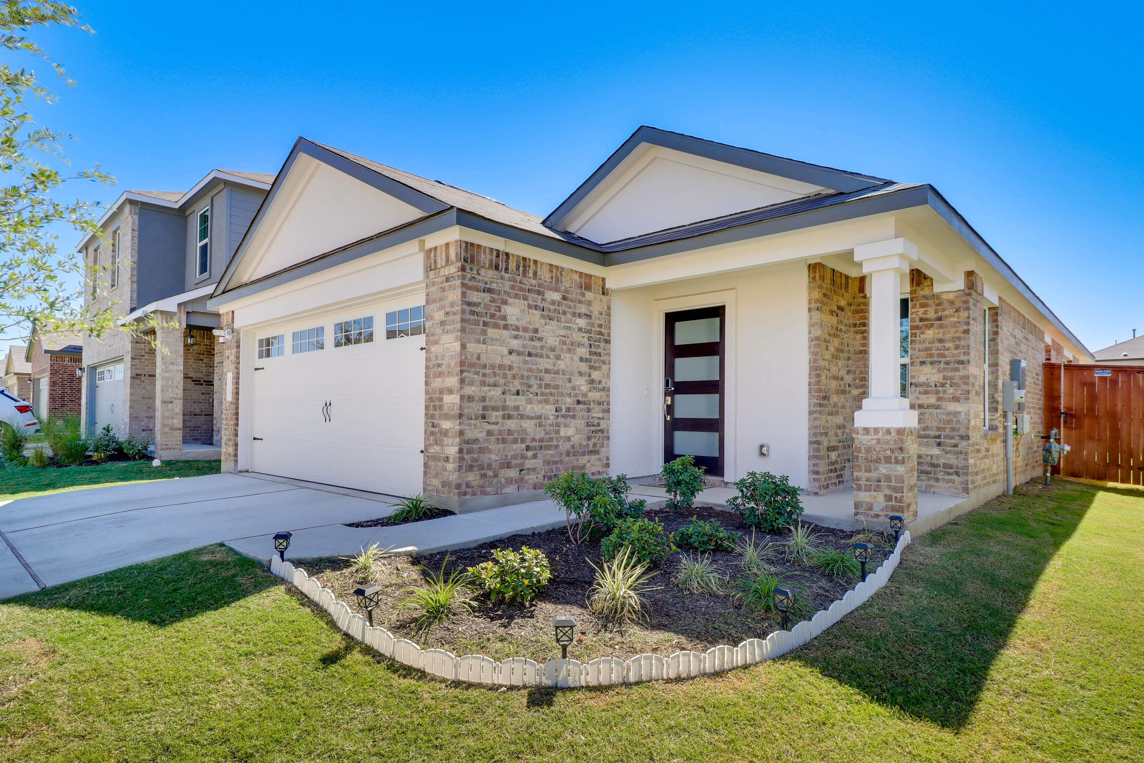 Single-Story House | Self Check-In | 1 Mi to Downtown Hutto