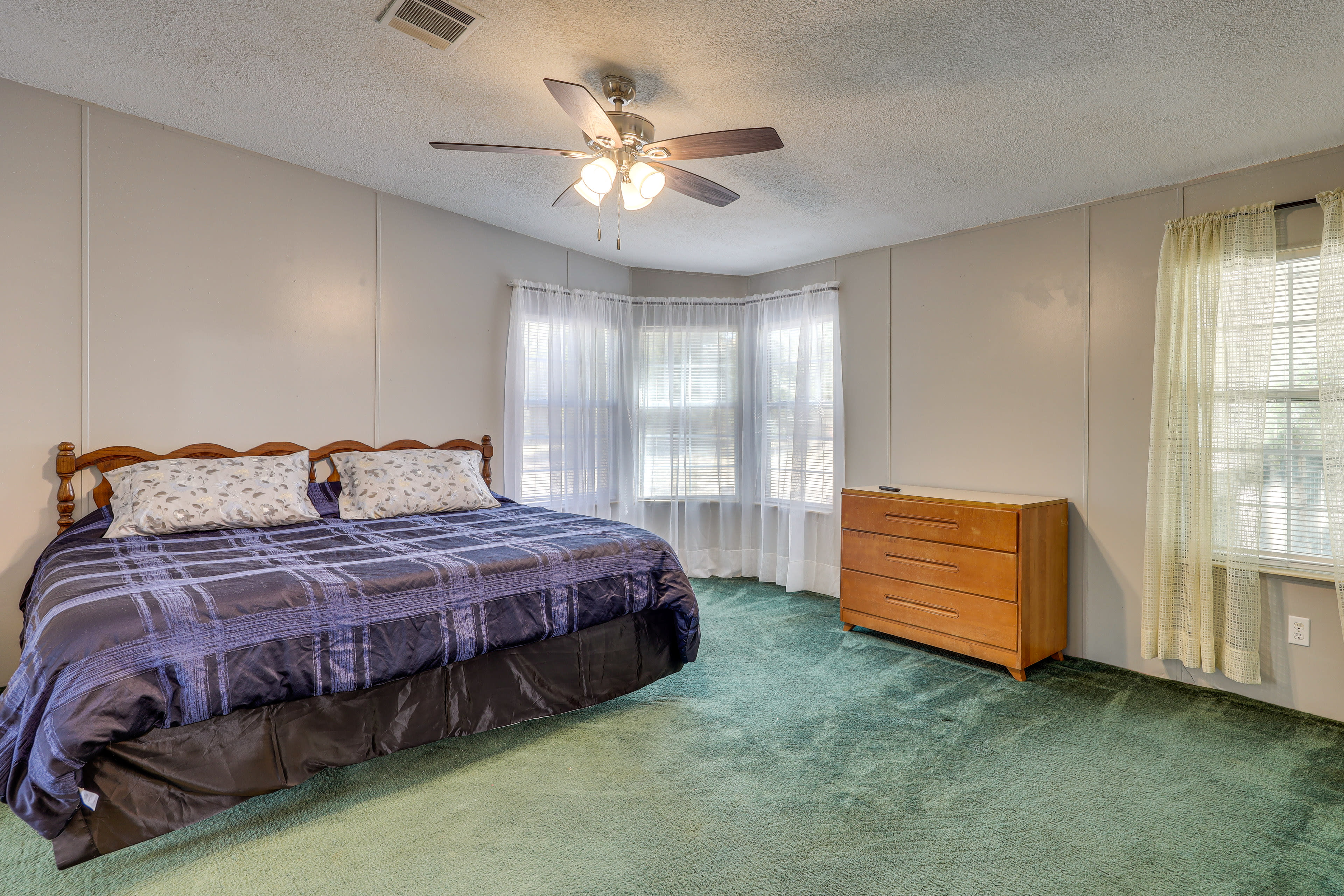 Bedroom 1 | King Bed | En-Suite Bathroom