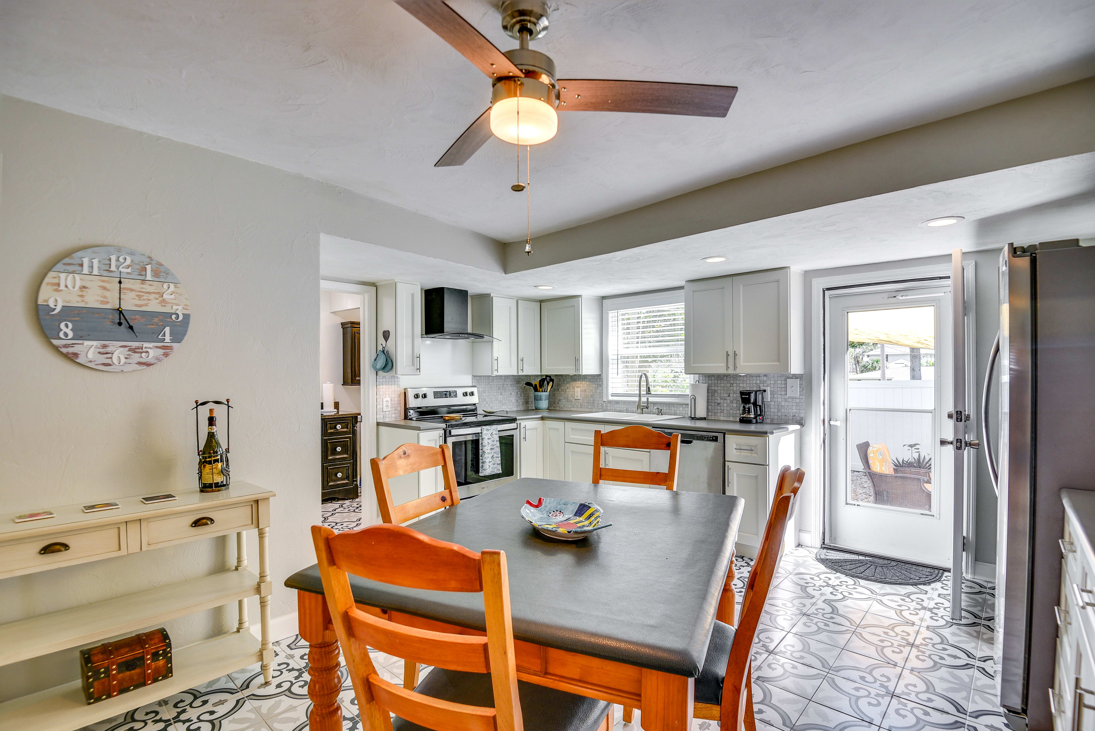 Dining Area | Dishware/Flatware