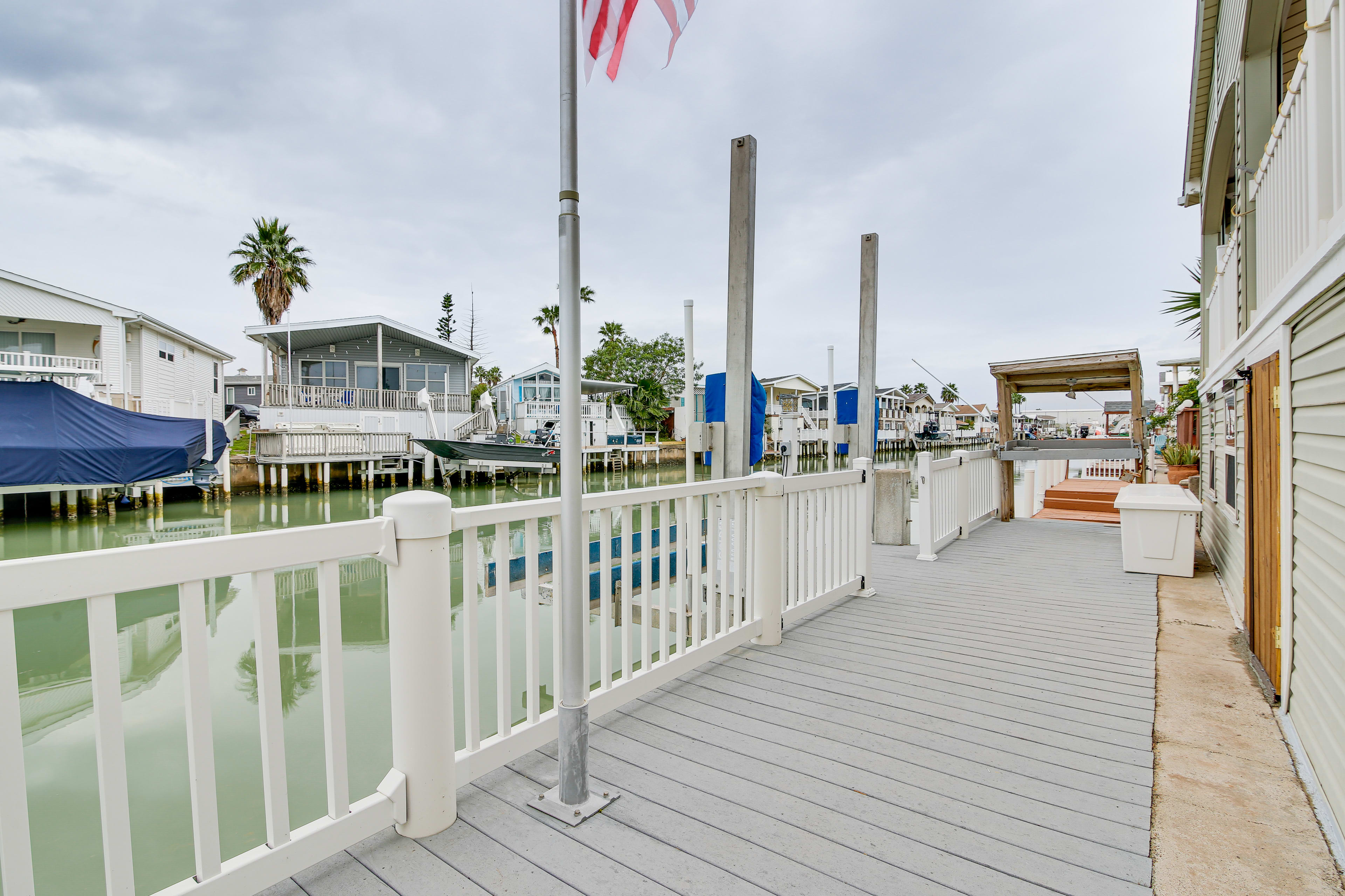 Canal Access | Dock | Boat Lift