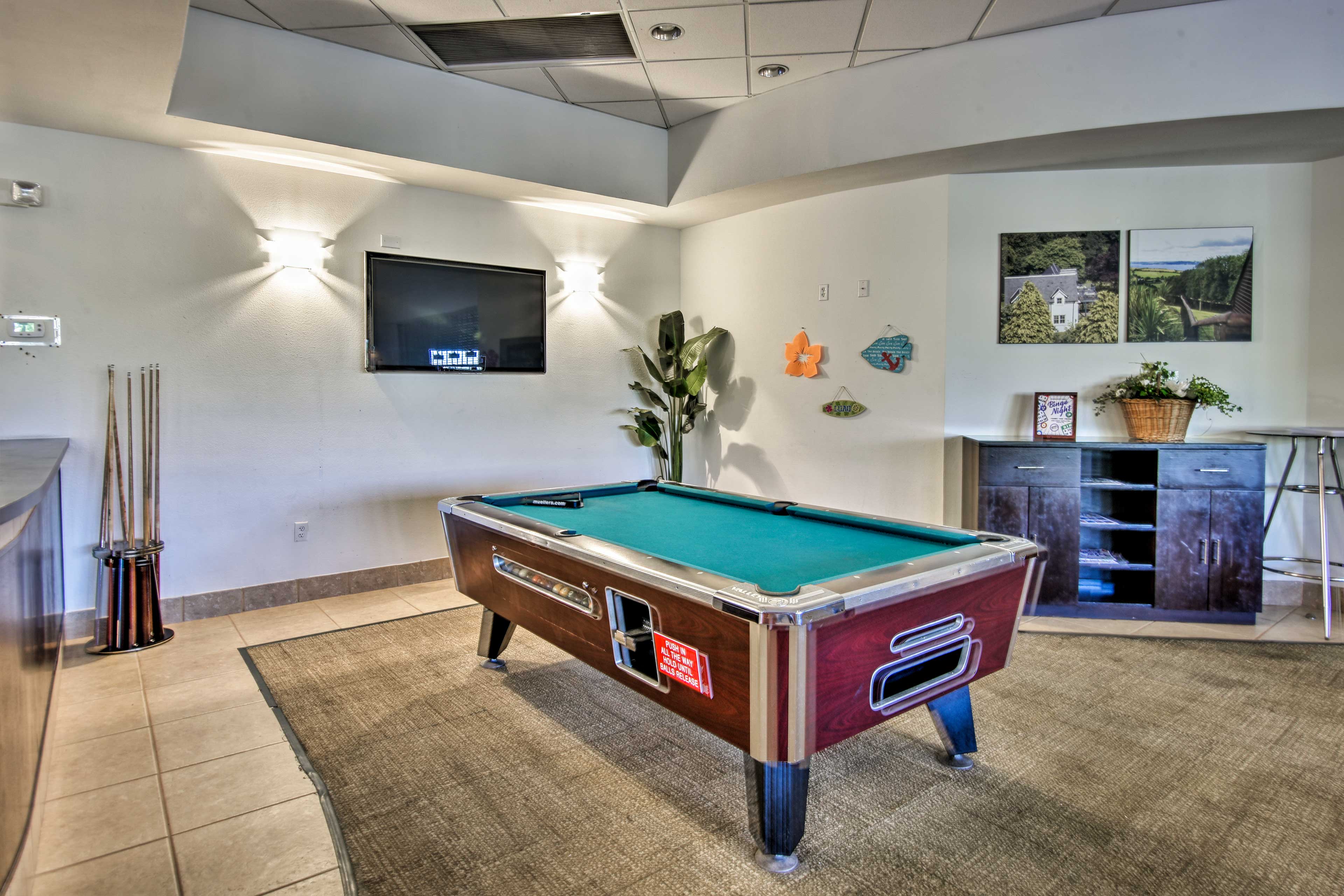 Clubhouse | Pool Table