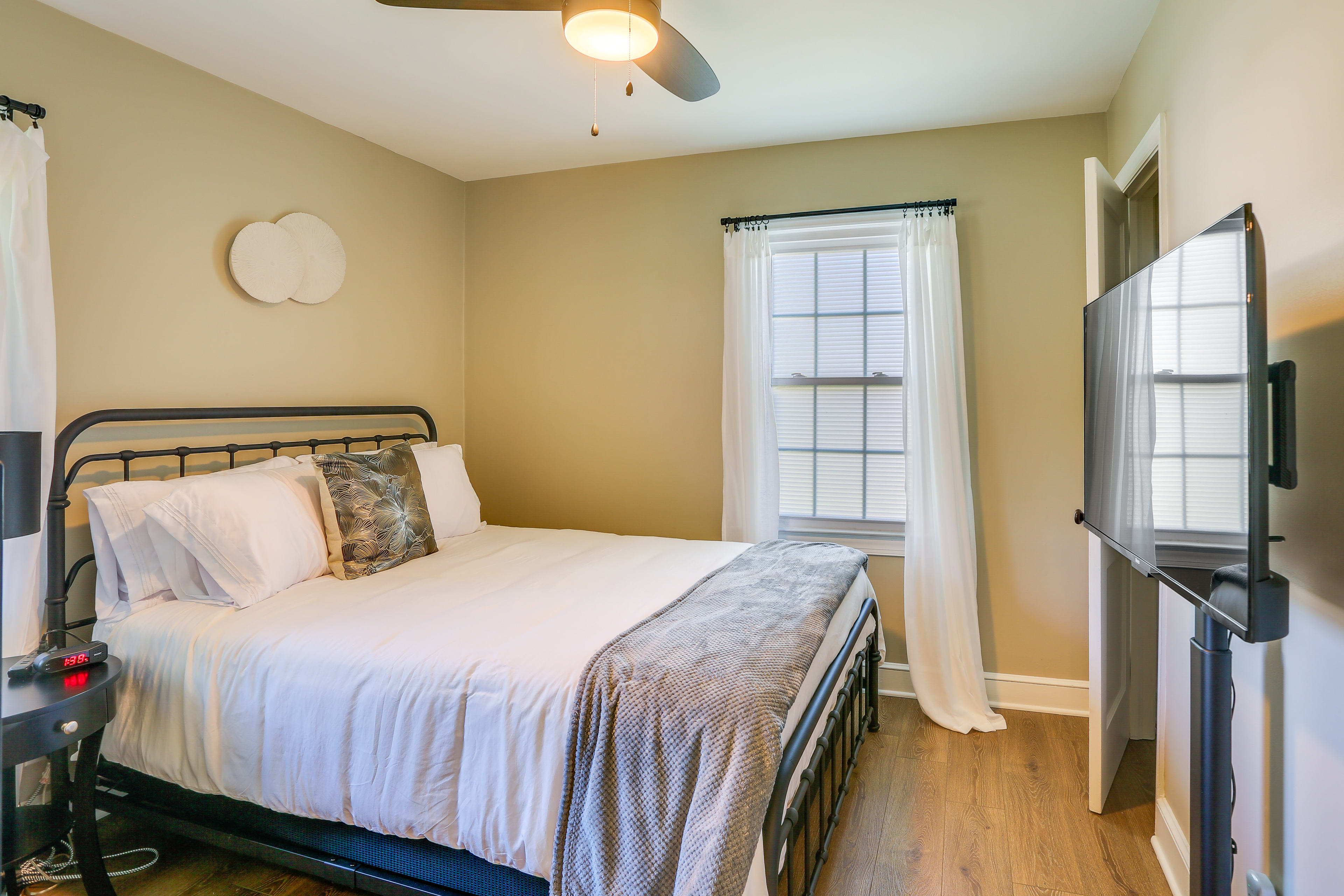 Bedroom 1 | Queen Bed | Smart TV | Linens Provided