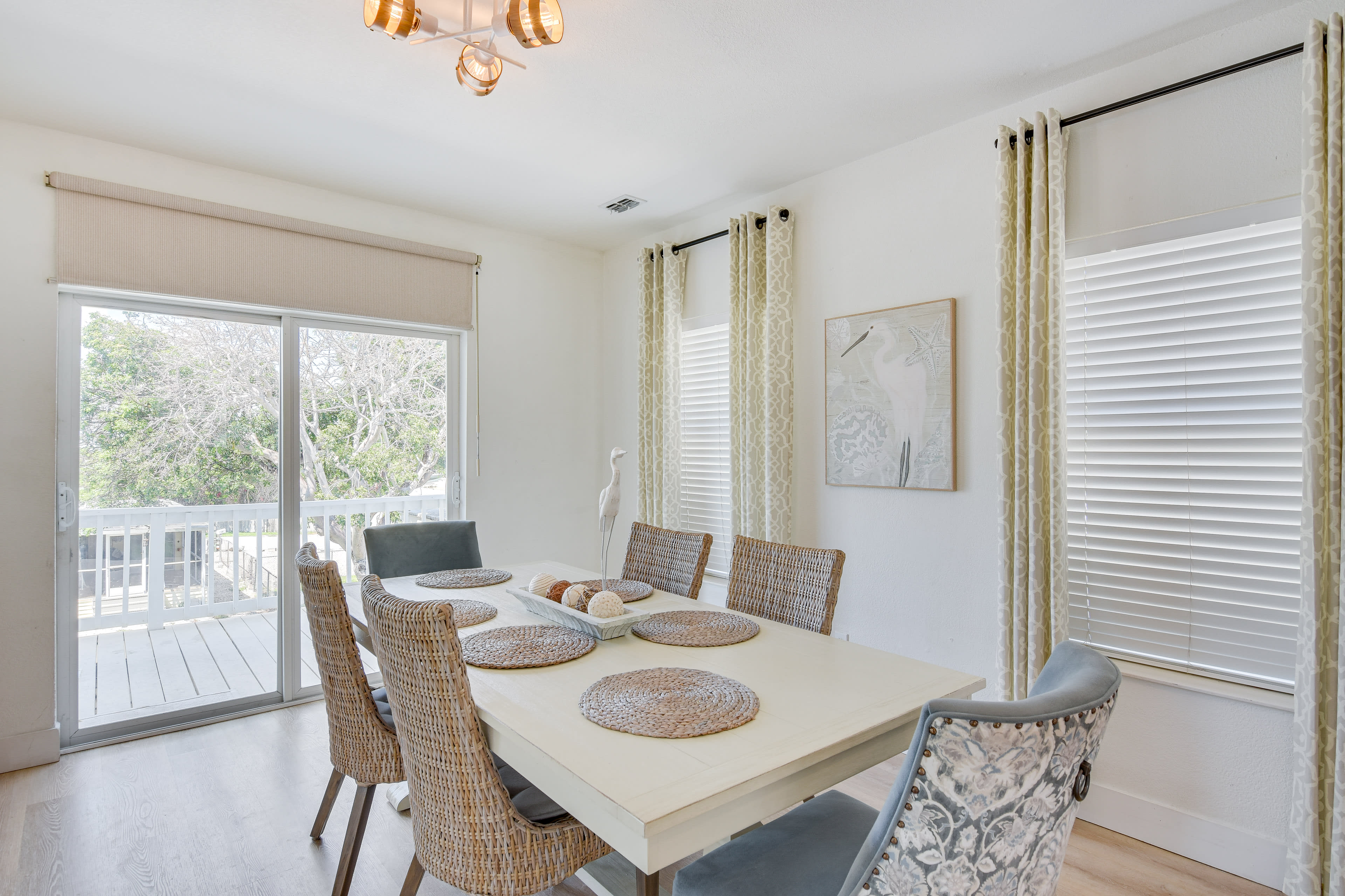 Dining Area | Dishware & Flatware Provided