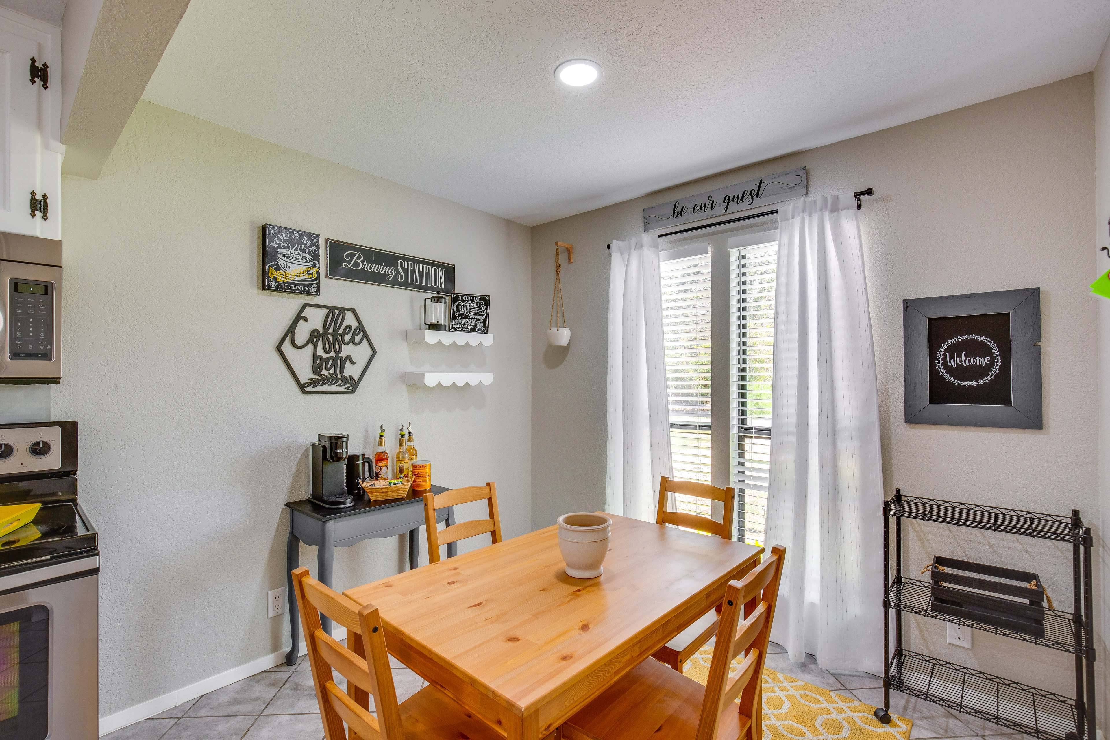 Dining Area | Dishware & Flatware Provided