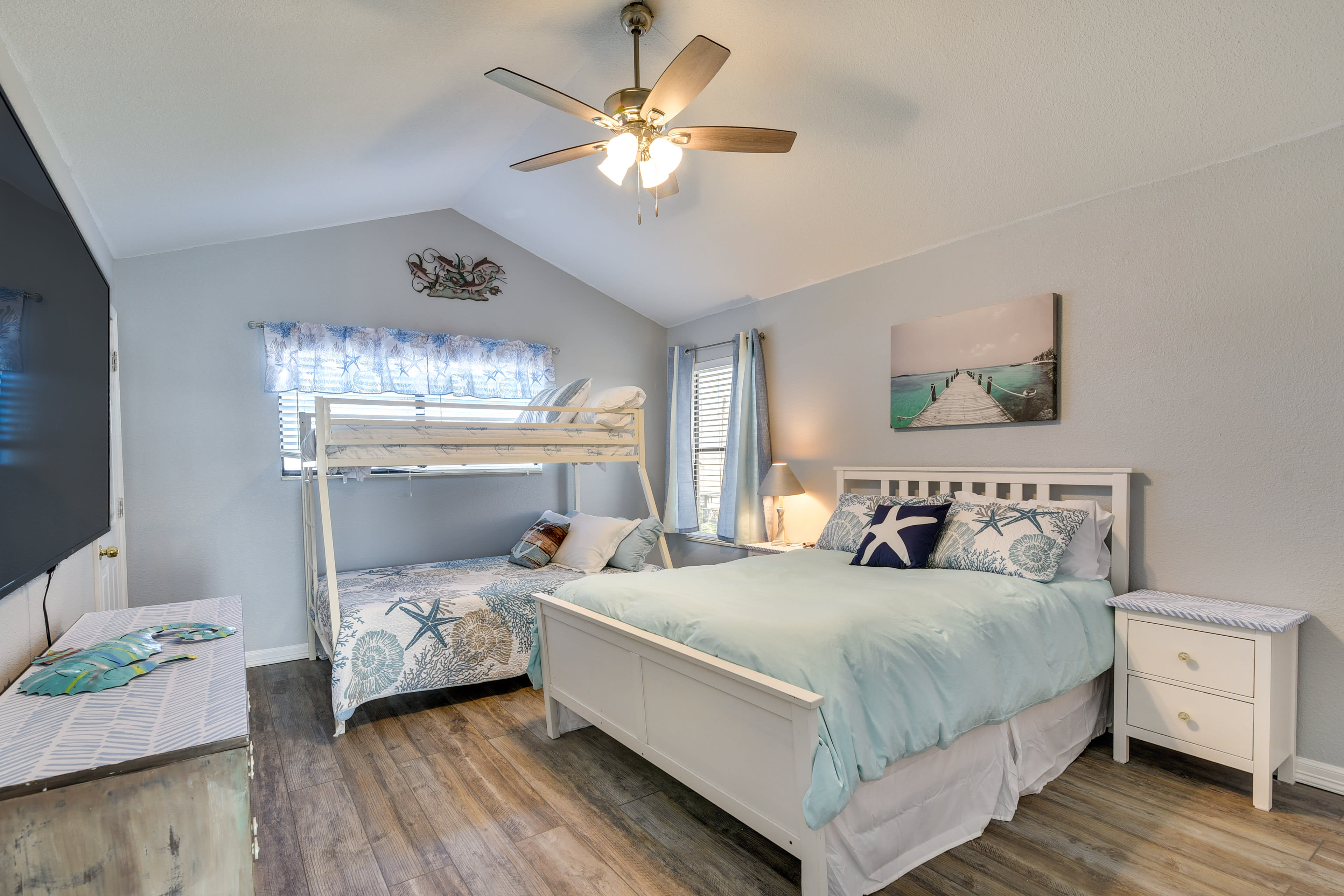 Bedroom 2 | 3rd Floor | Queen Bed | Twin/Full Bunk Bed | Smart TV