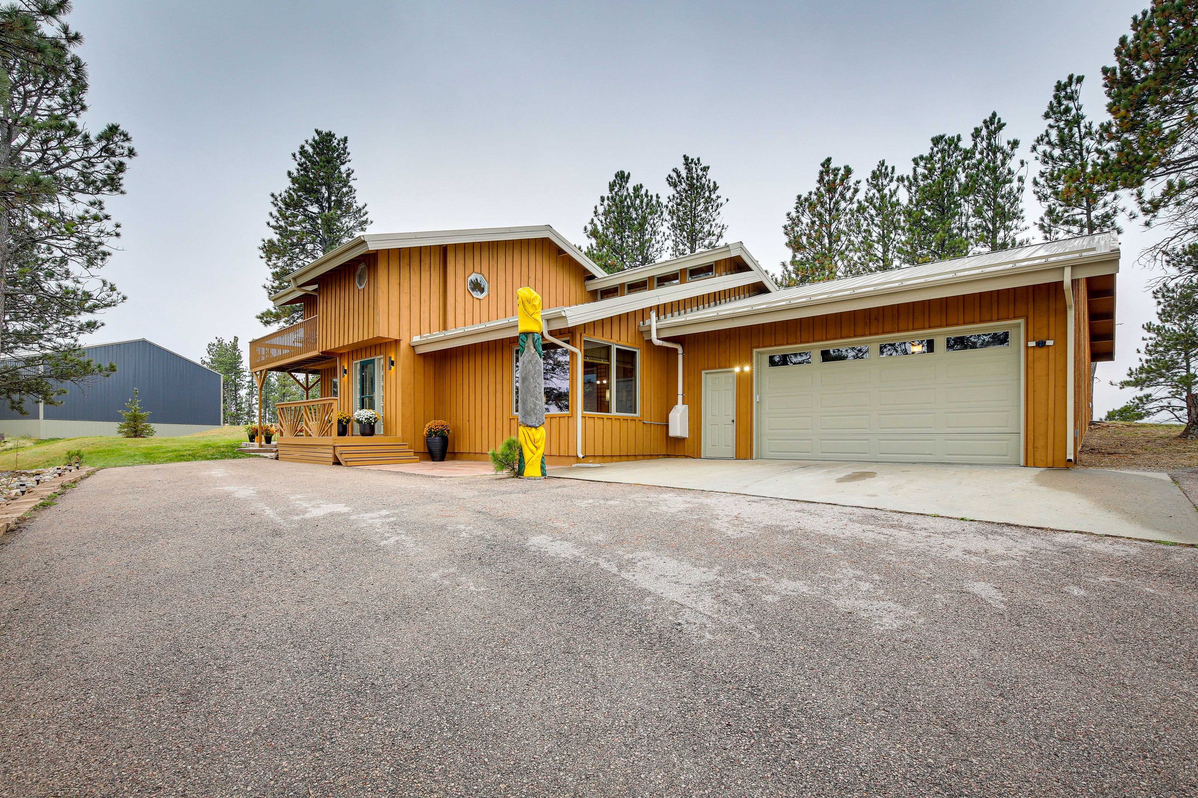 Parking | Garage (2 Vehicles) | Driveway (4 Vehicles)