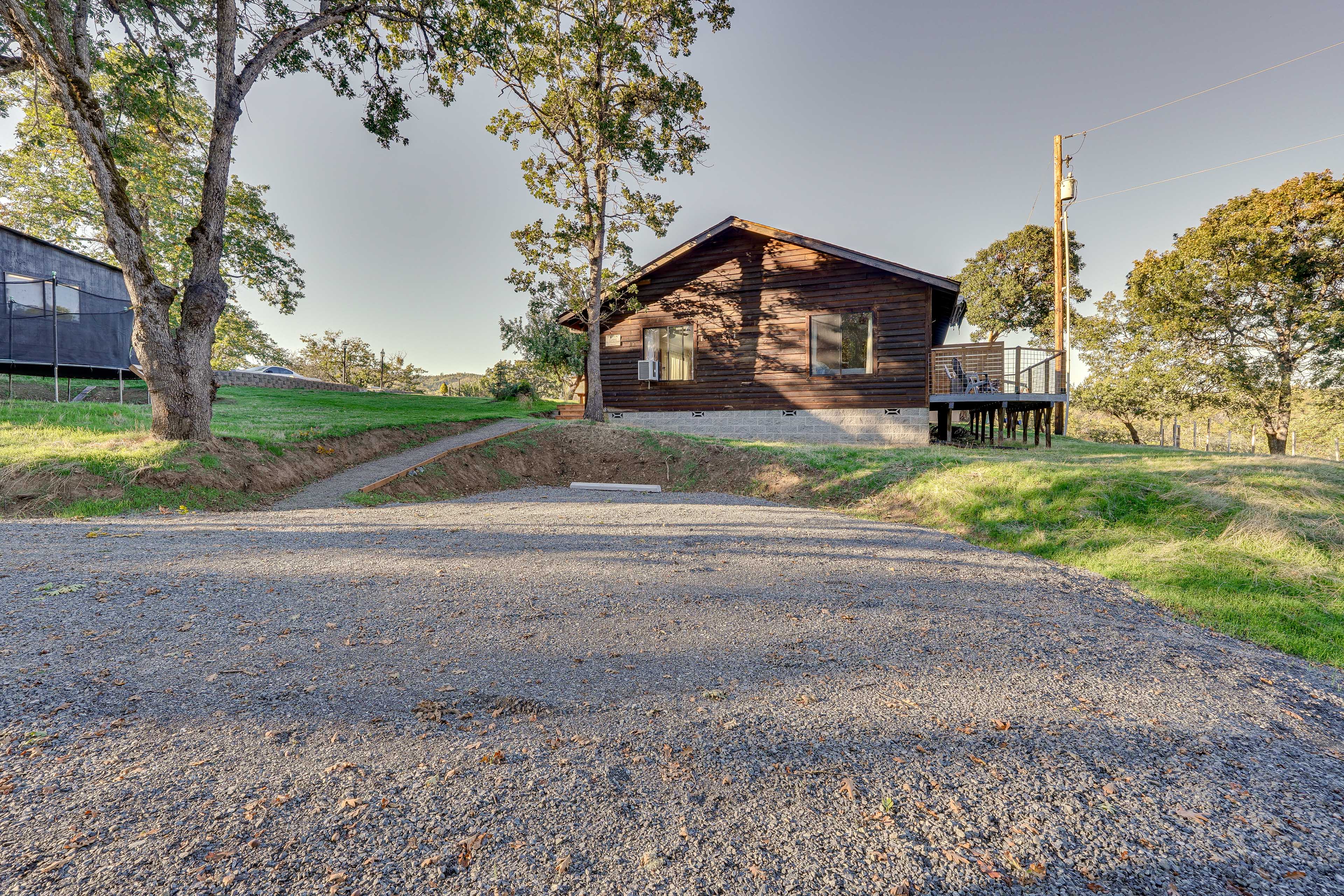 Parking | Gravel Driveway (2 Vehicles)