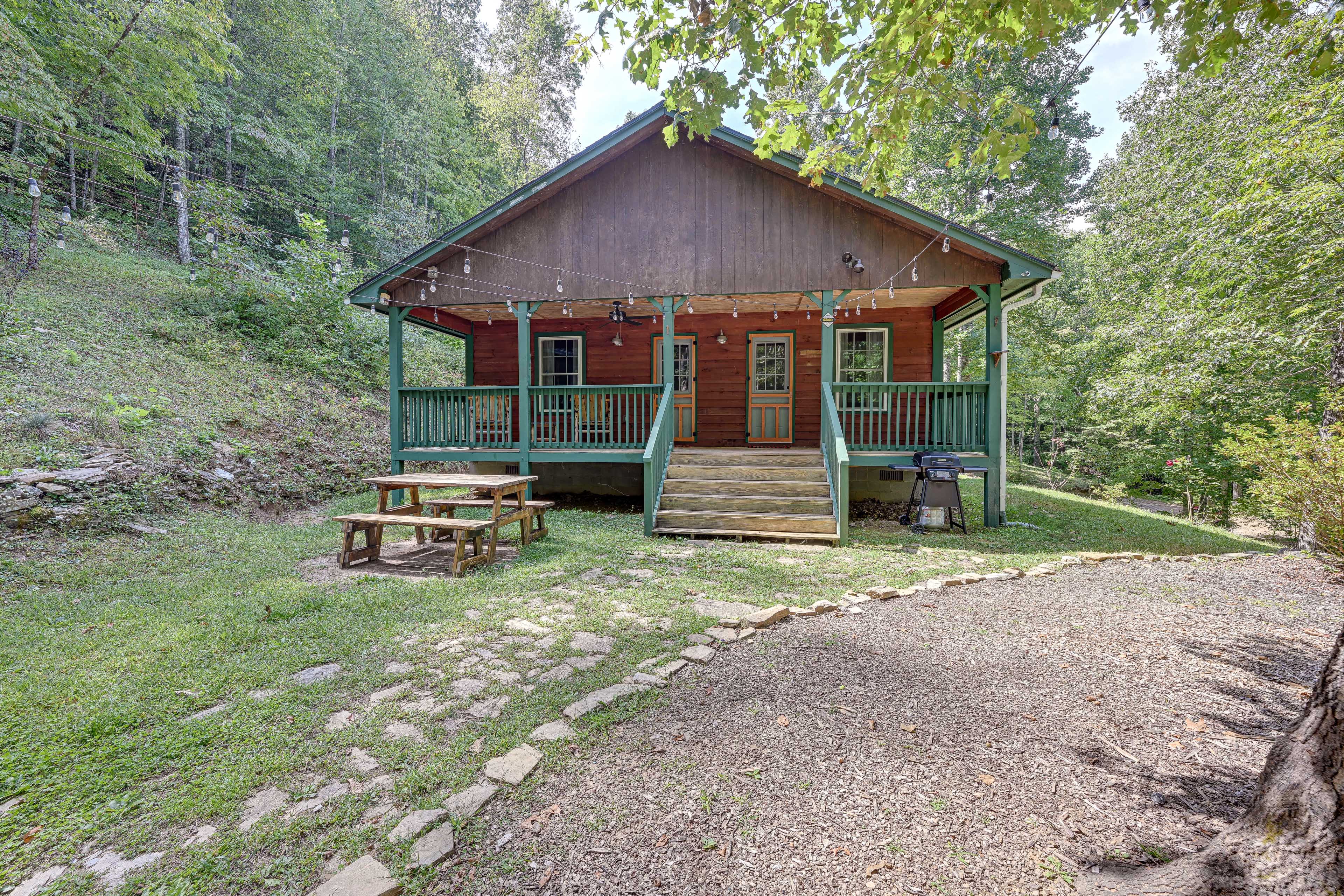 Private Yard | Dining Area | Fire Pit