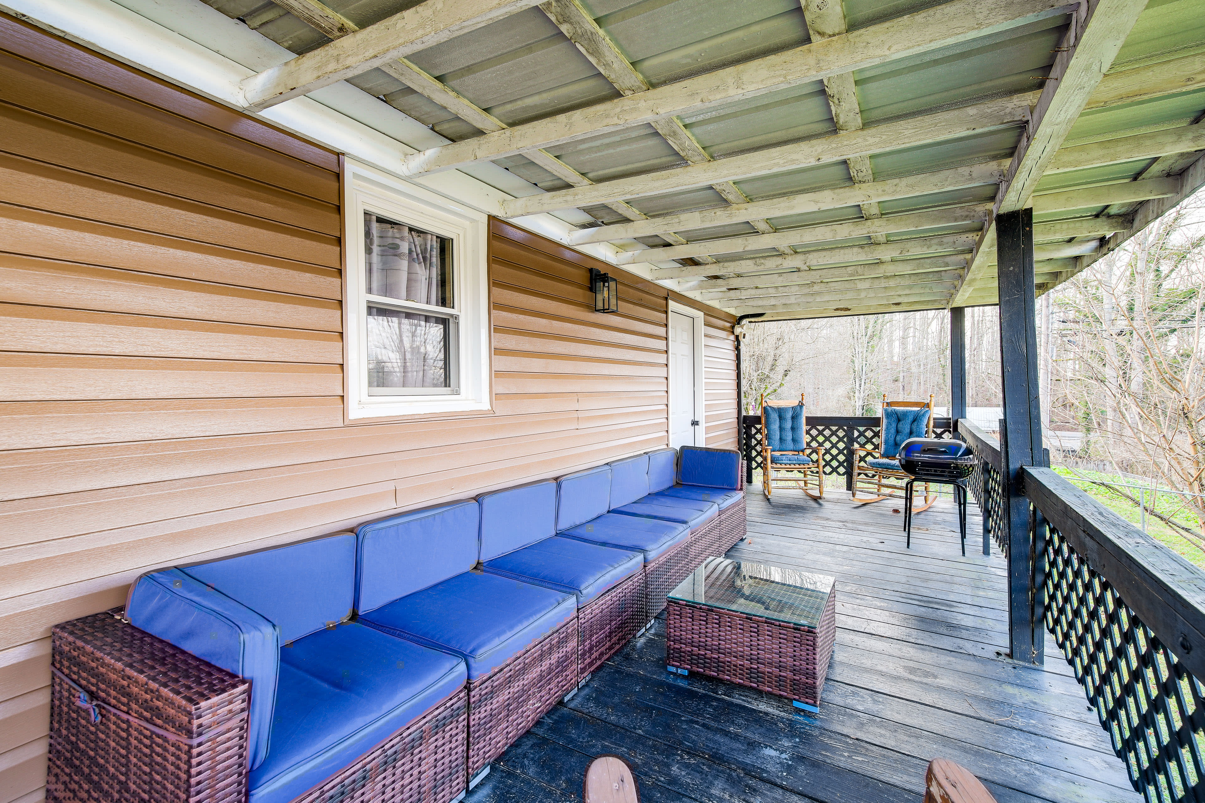 Deck | Outdoor Seating