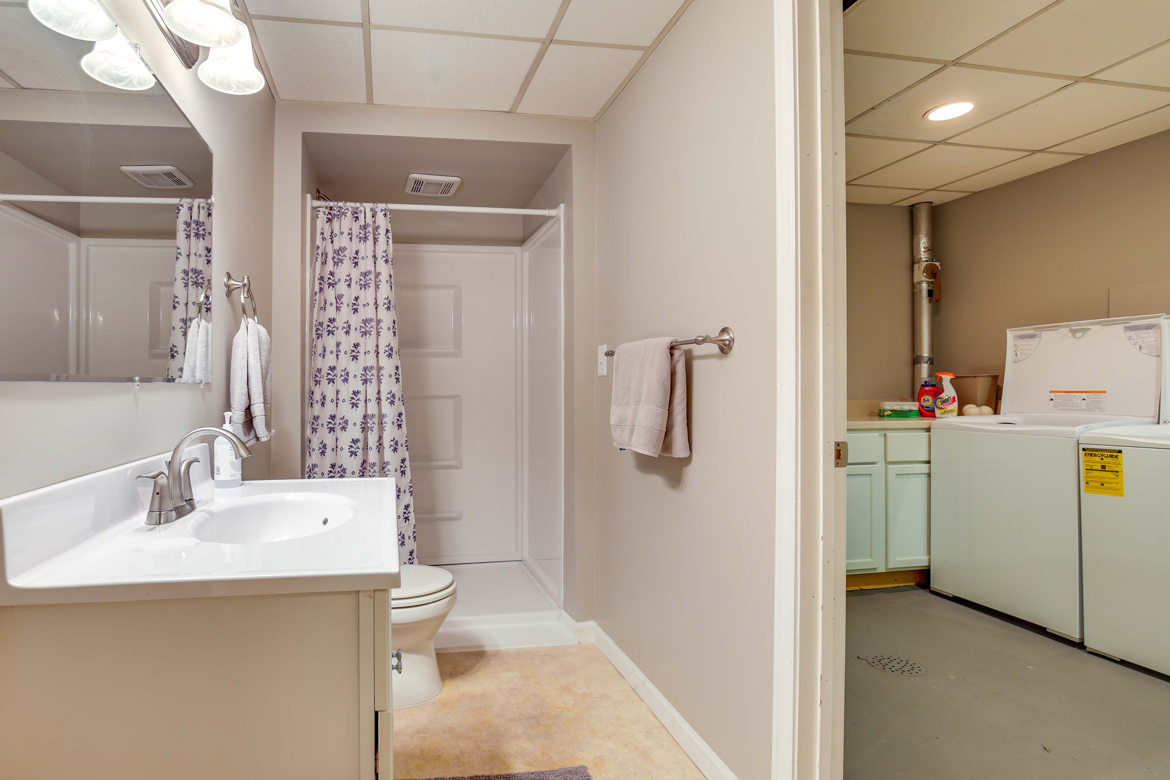 Full Bathroom | Basement | Washer & Dryer | Detergent Provided