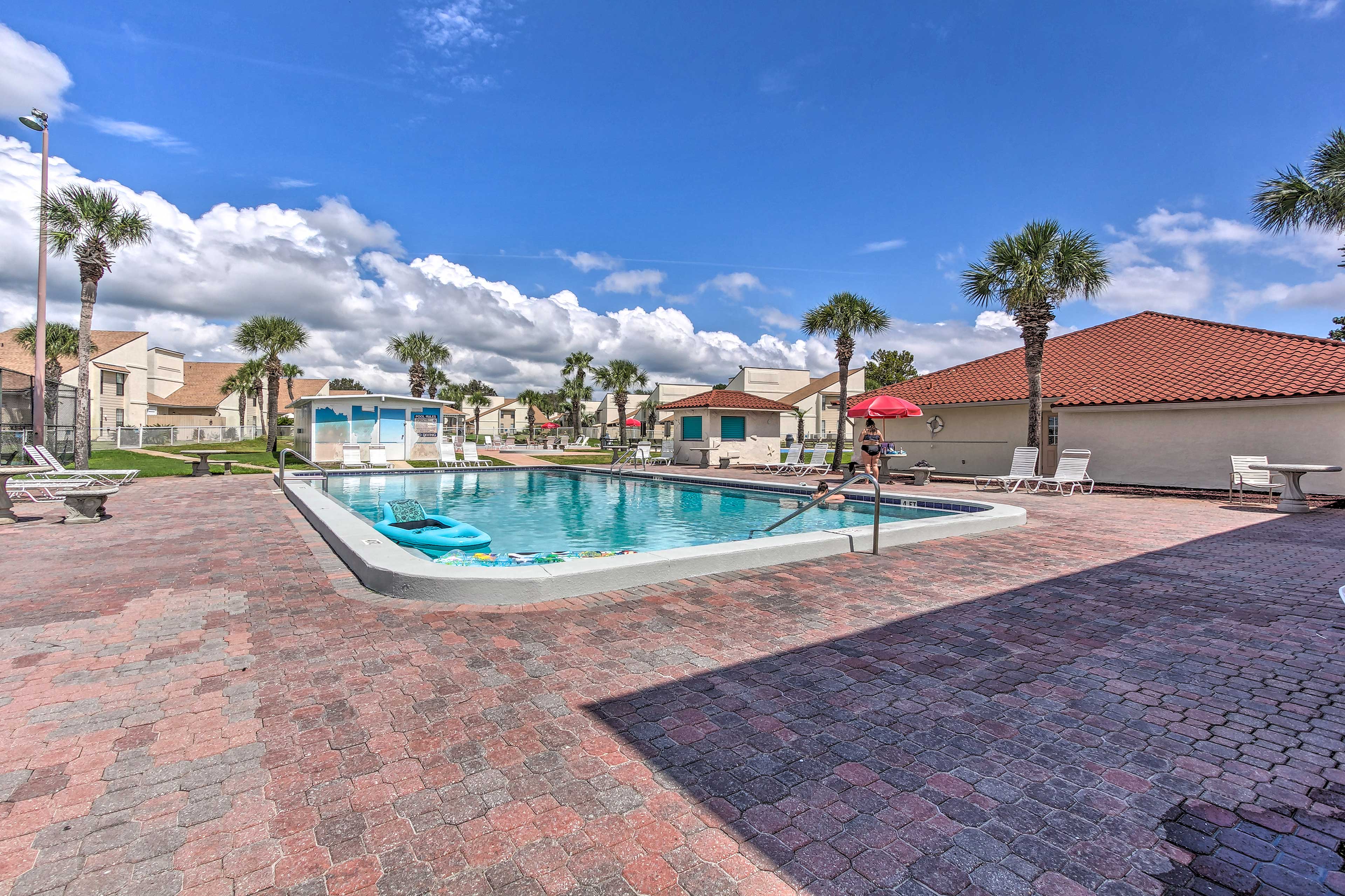 Horizon South Resort Amenities | 4 Outdoor Pools | Hot Tubs