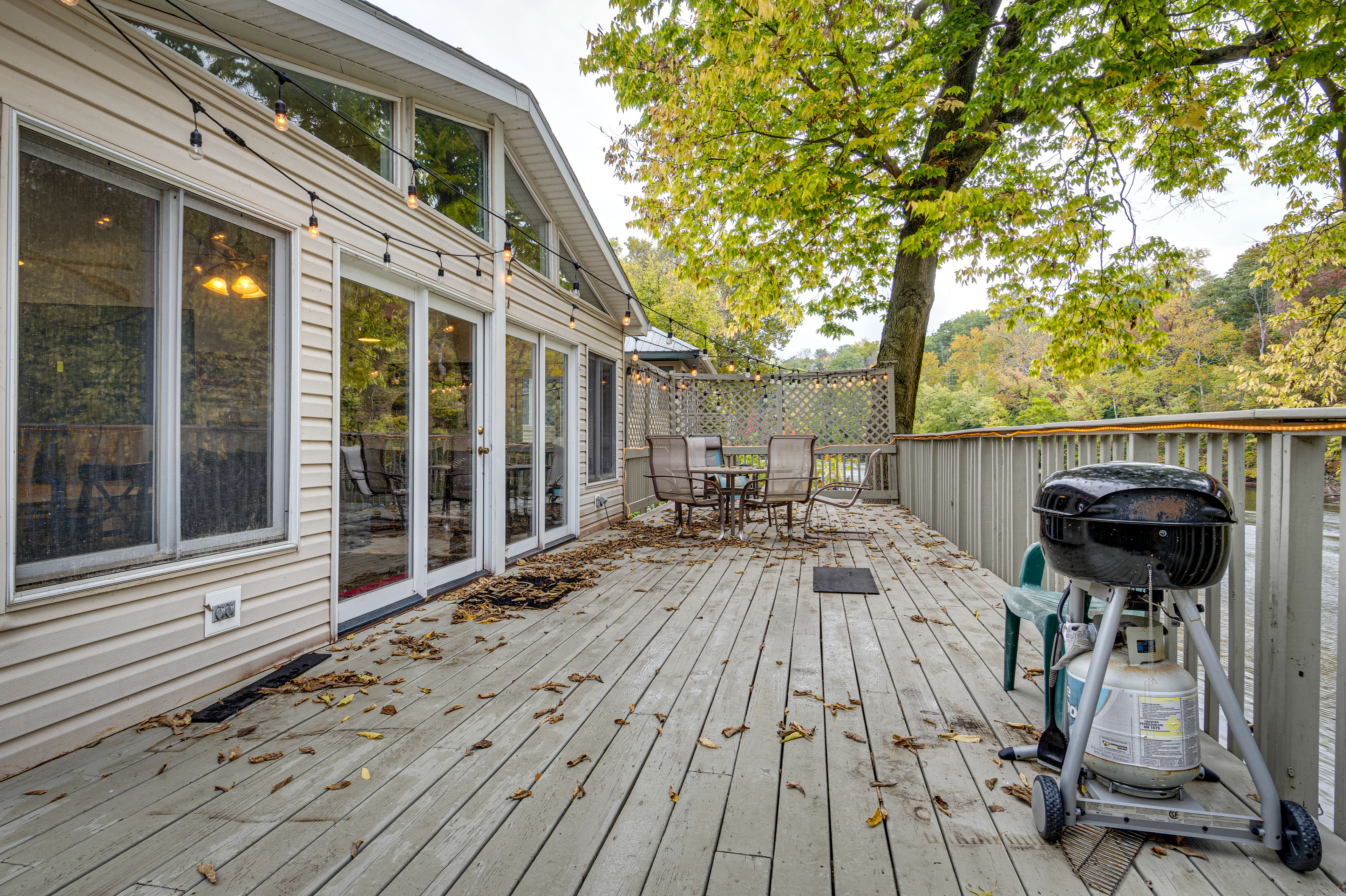 Deck | Gas Grill | Outdoor Dining