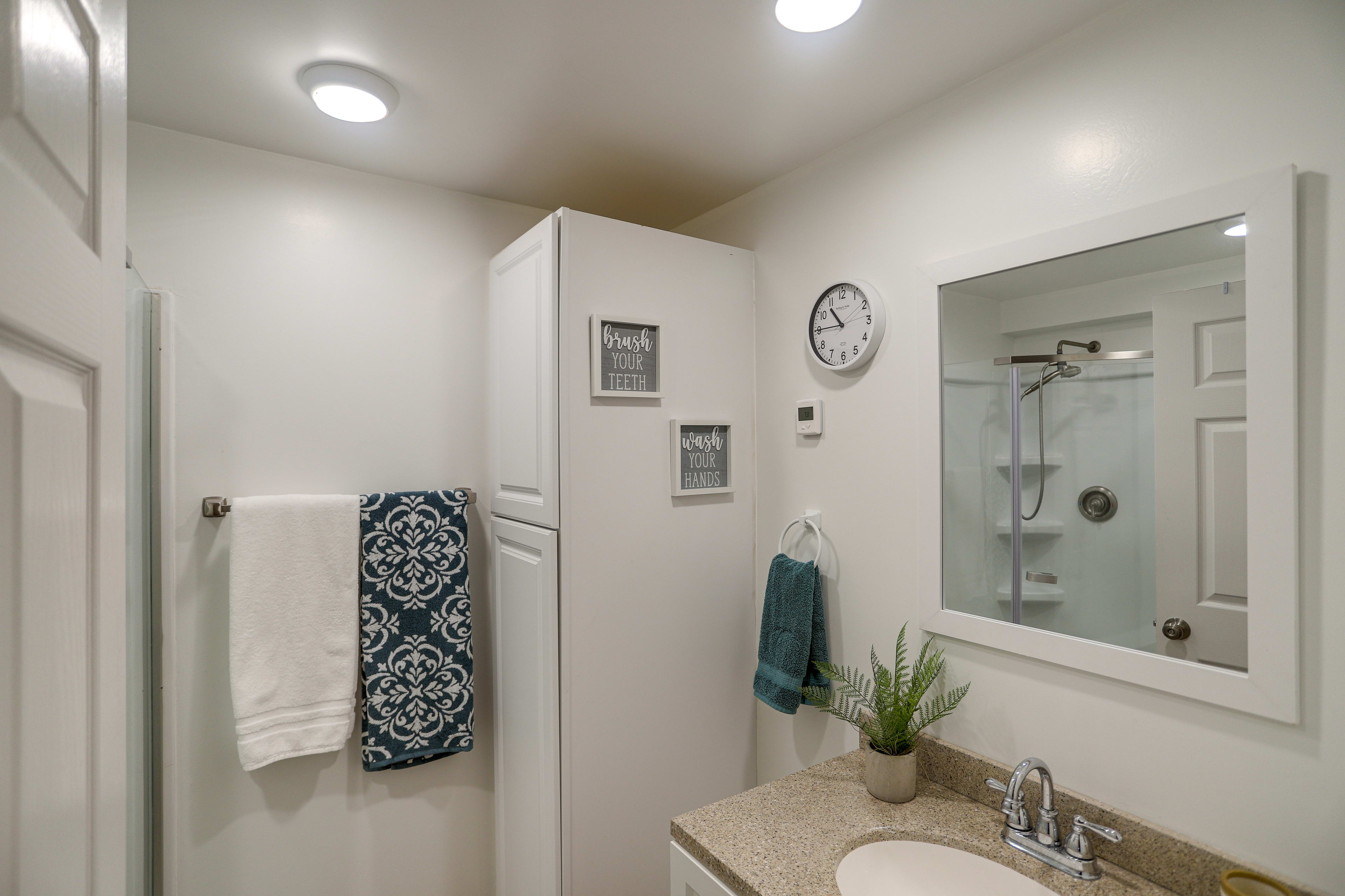 Full Bathroom | Shower | Hair Dryer