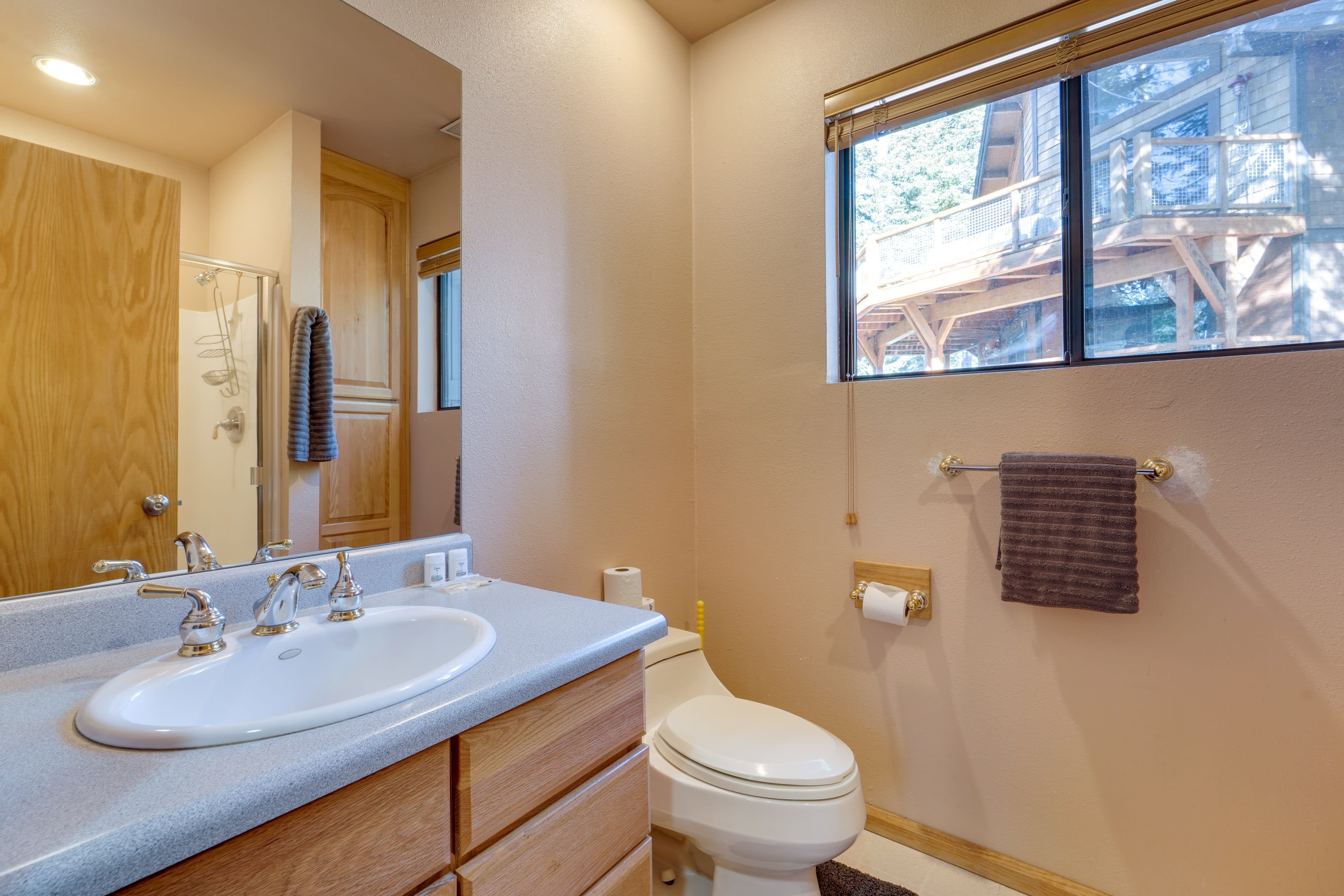 Full Bathroom | Main Level | Complimentary Toiletries | Hair Dryer | Towels