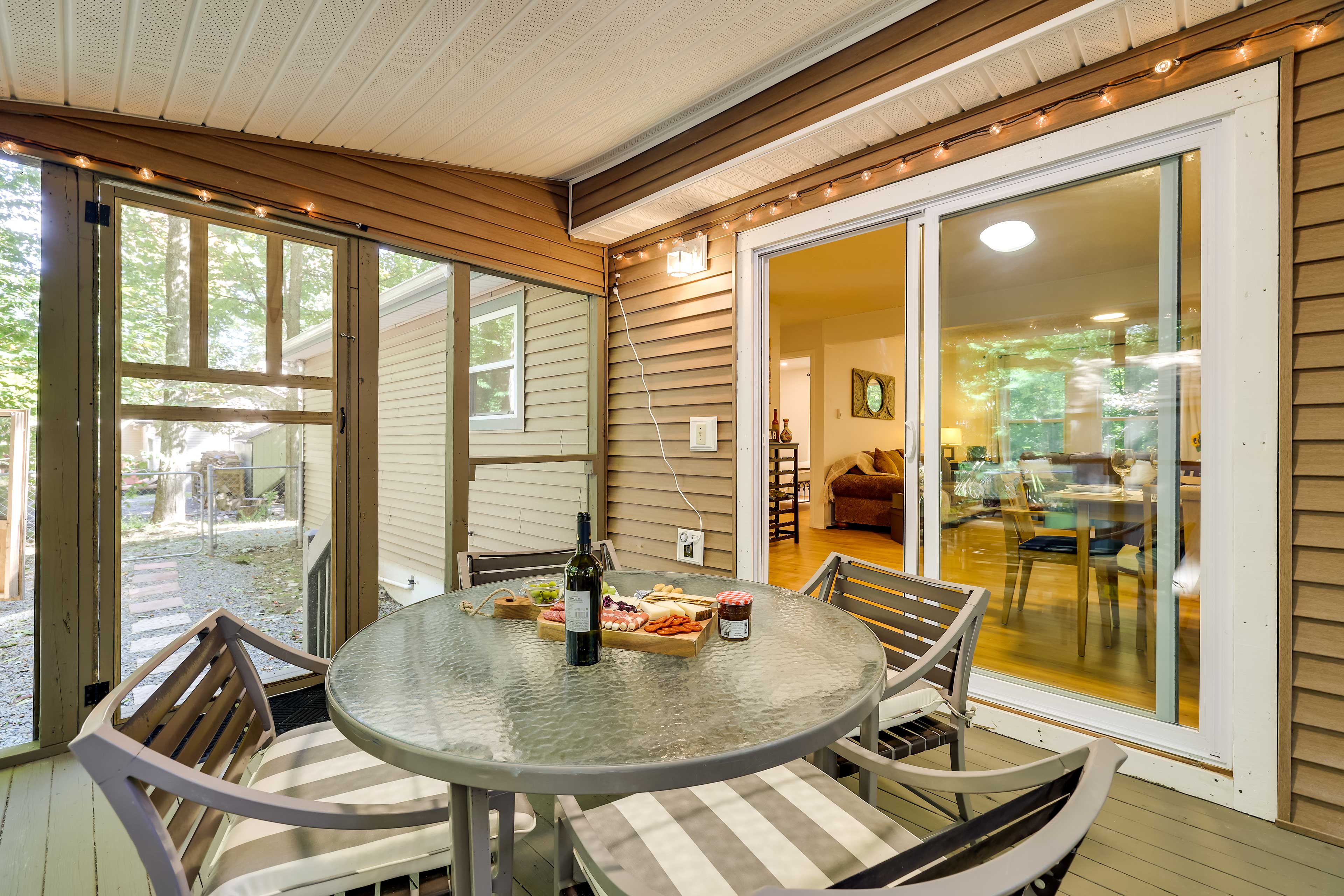 Screened-In Porch | Dining Area