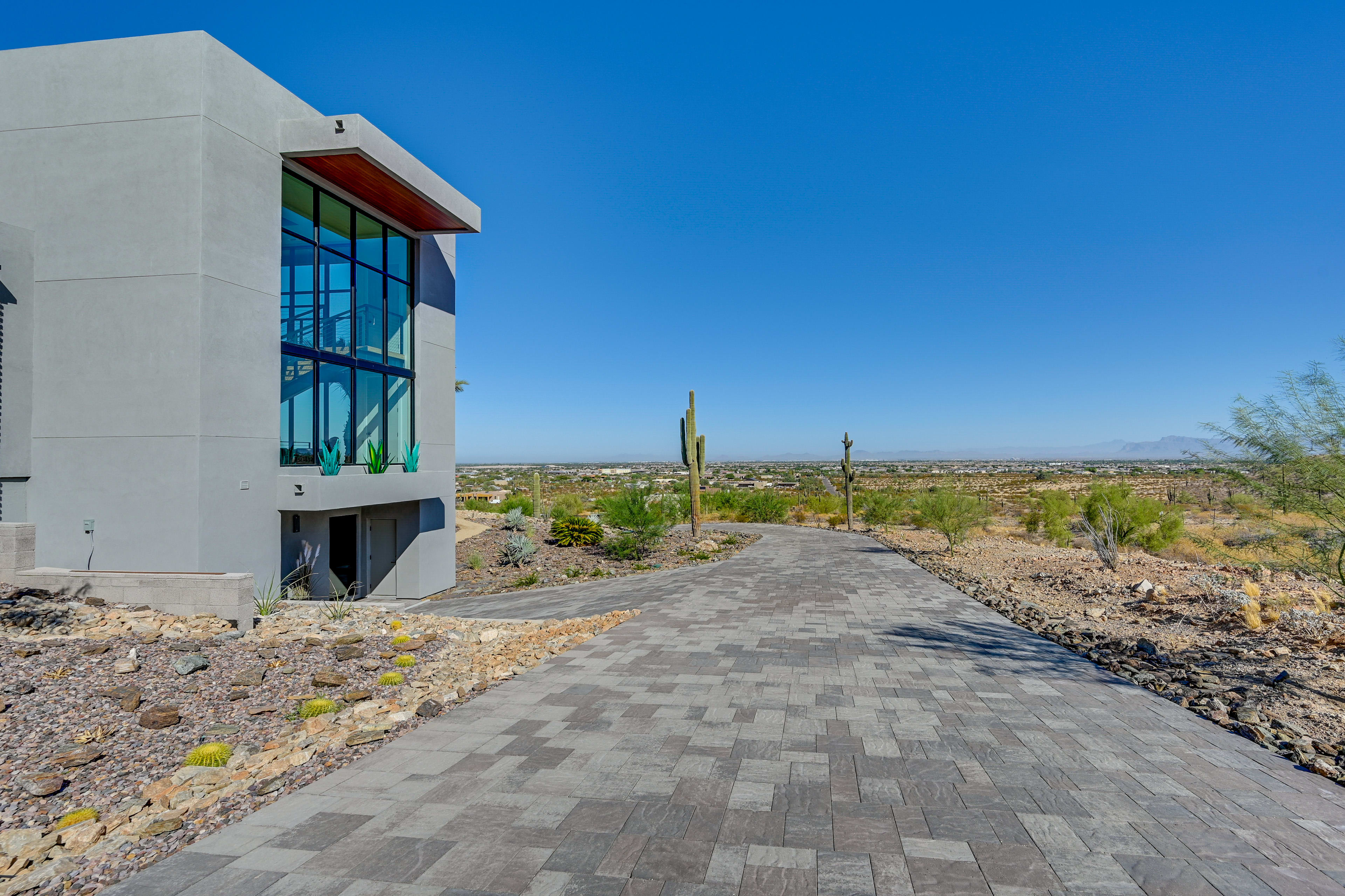 Parking | Driveway (2 Vehicles) | Covered Parking (2 Vehicles) | RV Parking