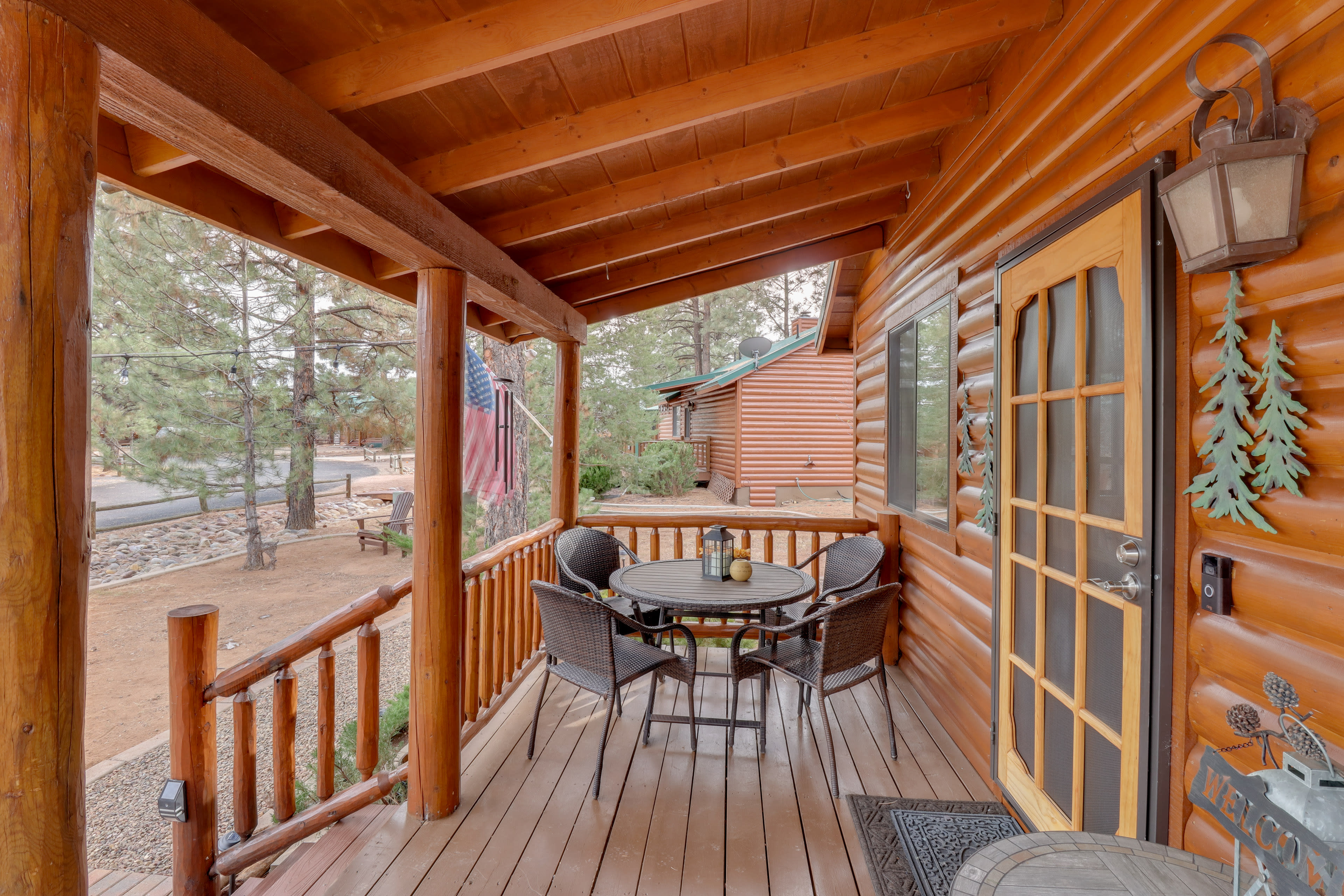 Front Deck | Outdoor Dining Area