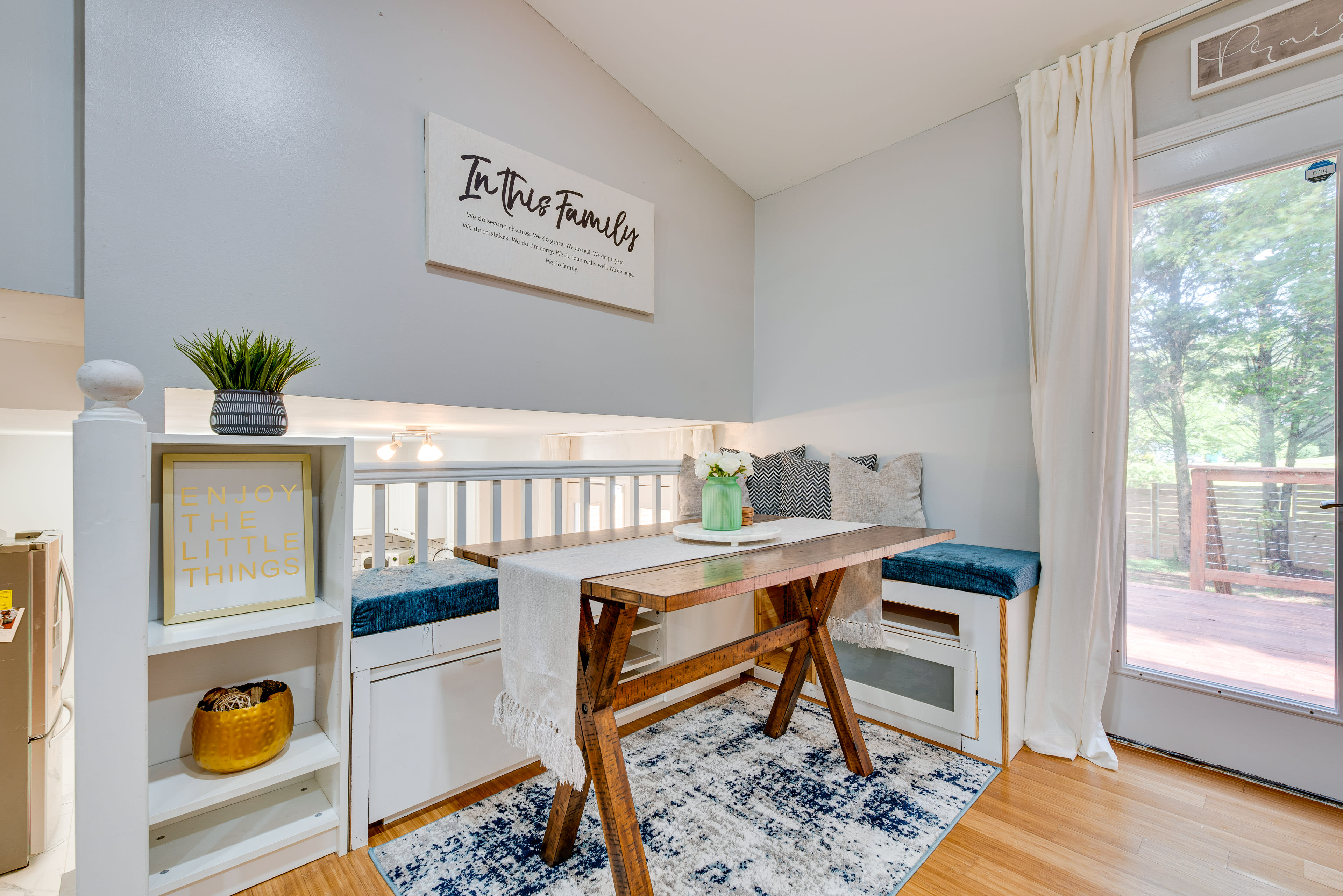 Dining Area | Dishware & Flatware Provided