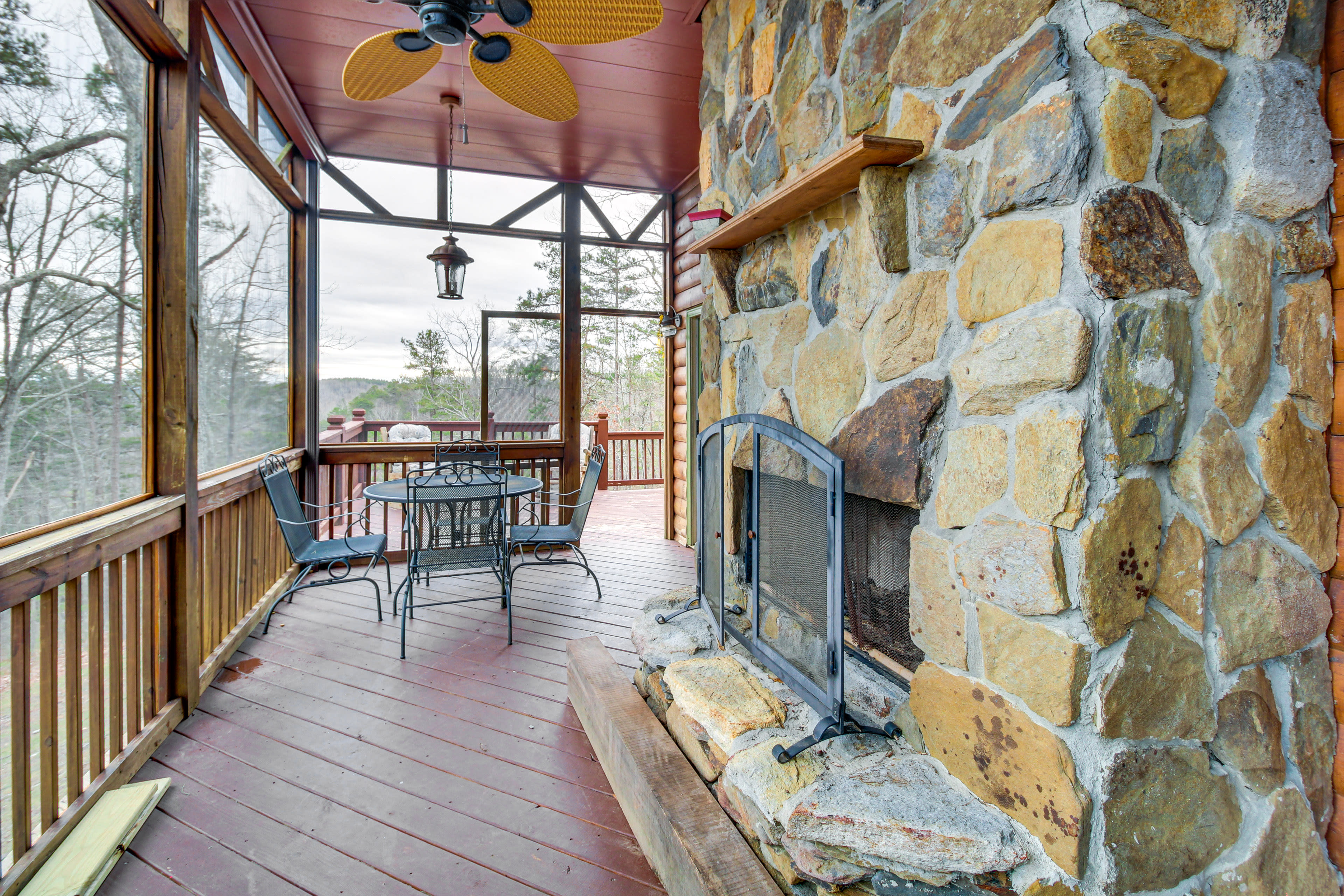 Outdoor Fireplace | Dining Area