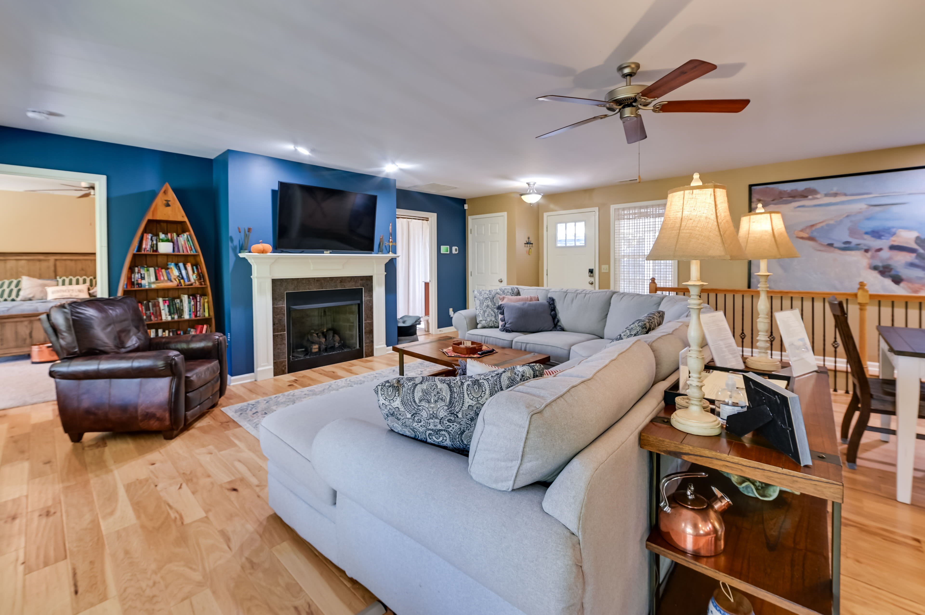 Living Room 1 | Smart TV | WiFi | Fireplace | Books