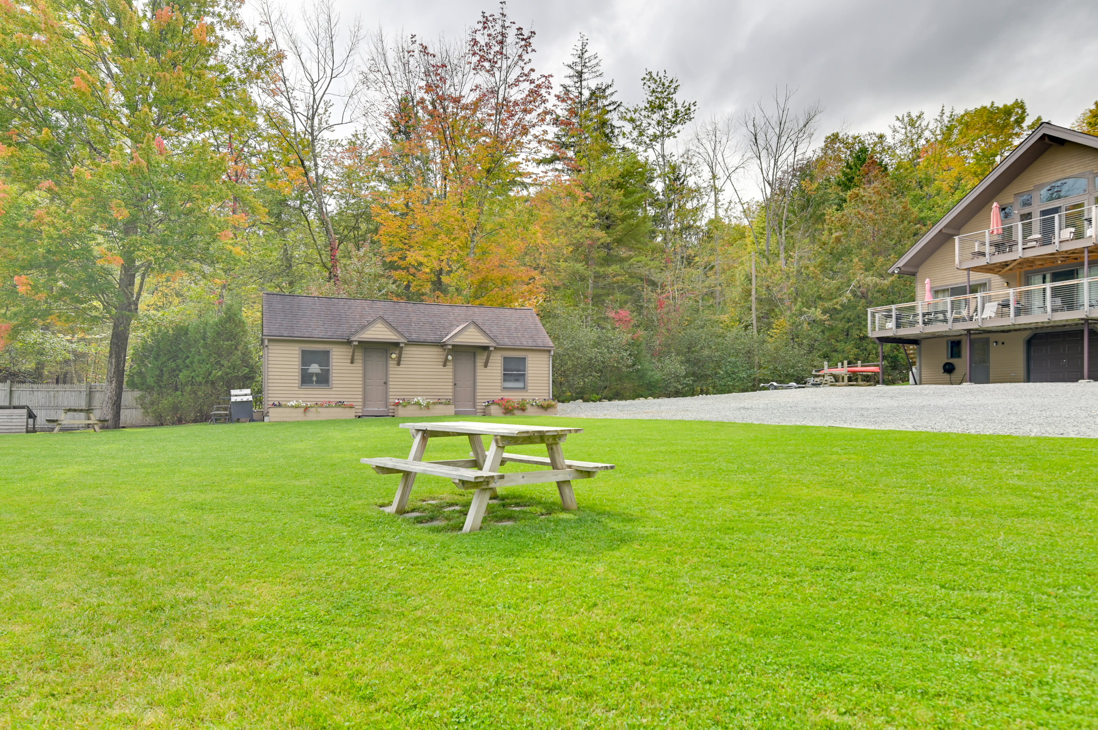 Cabin Exterior | Outdoor Dining