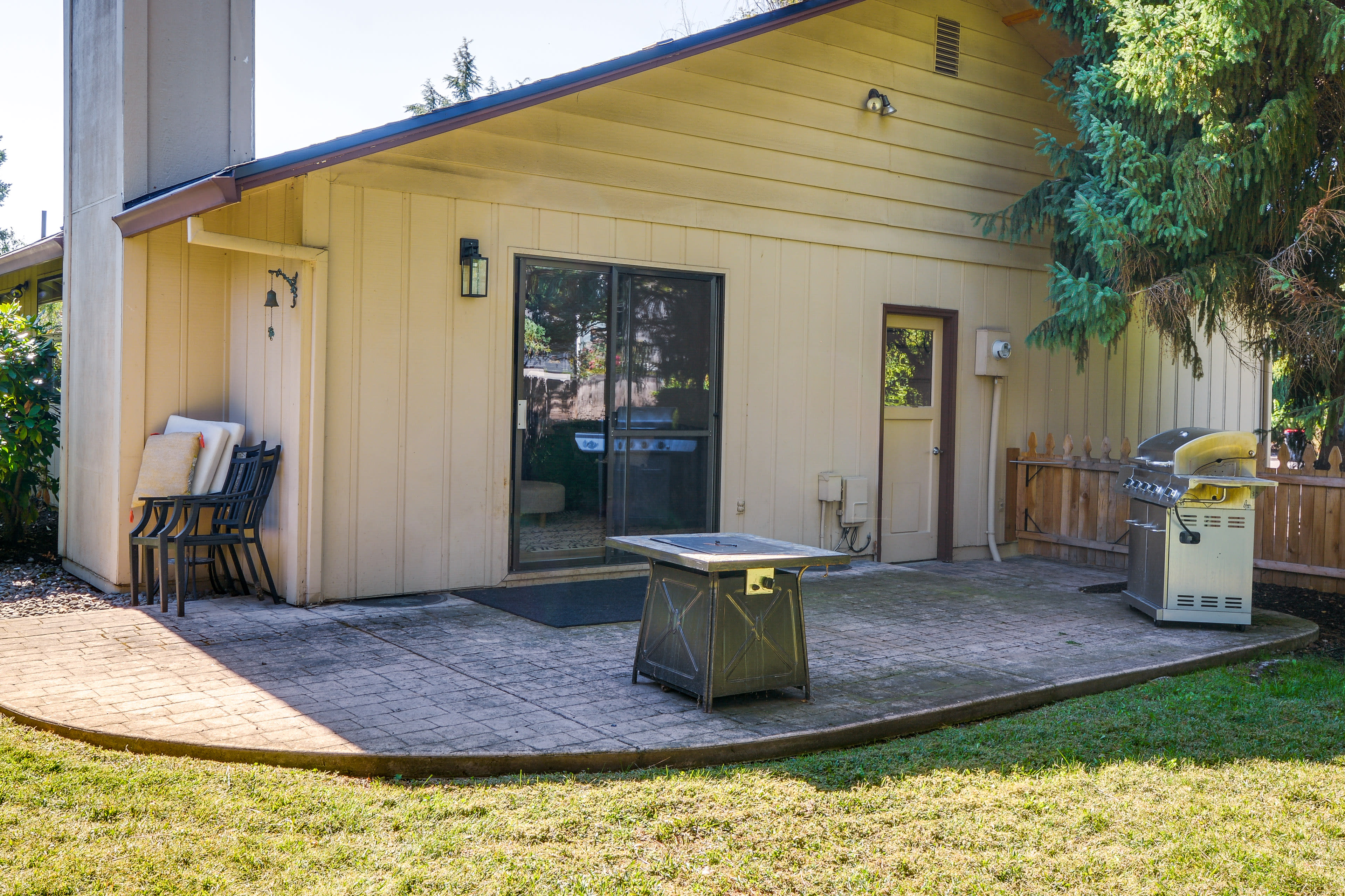 Home Exterior | Patio | Fire Pit (Propane Provided)