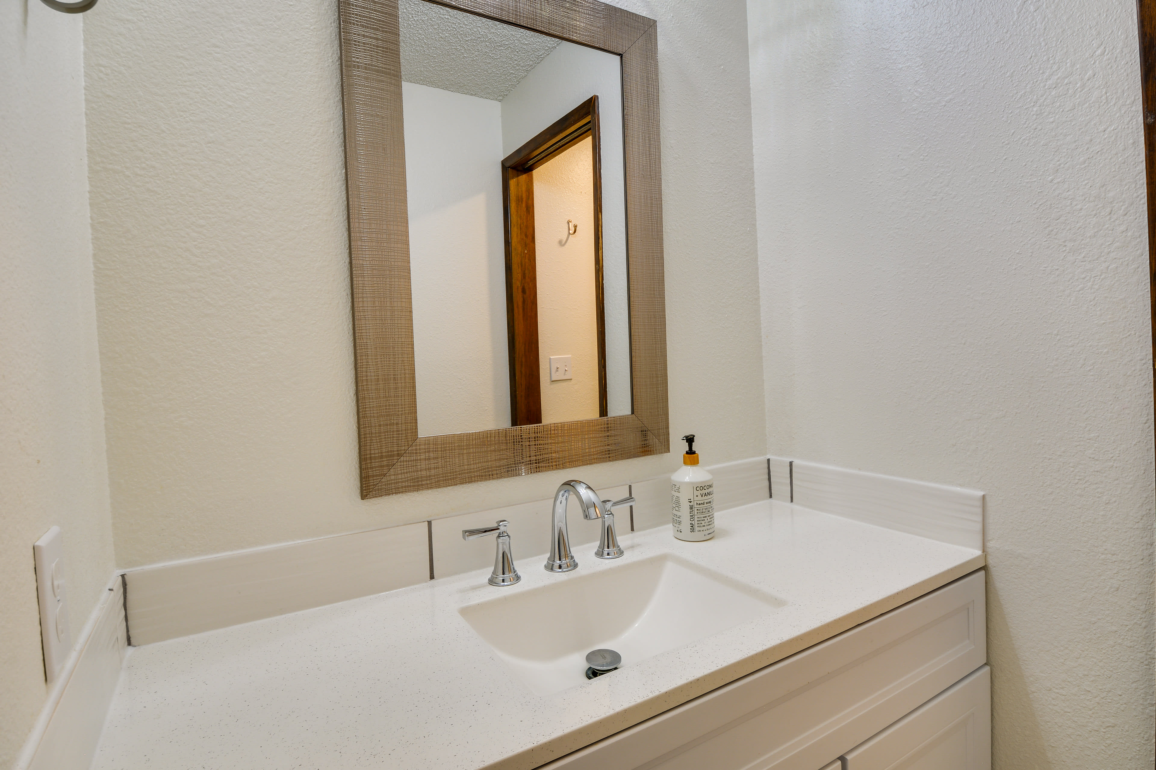 Full Bathroom | Complimentary Toiletries